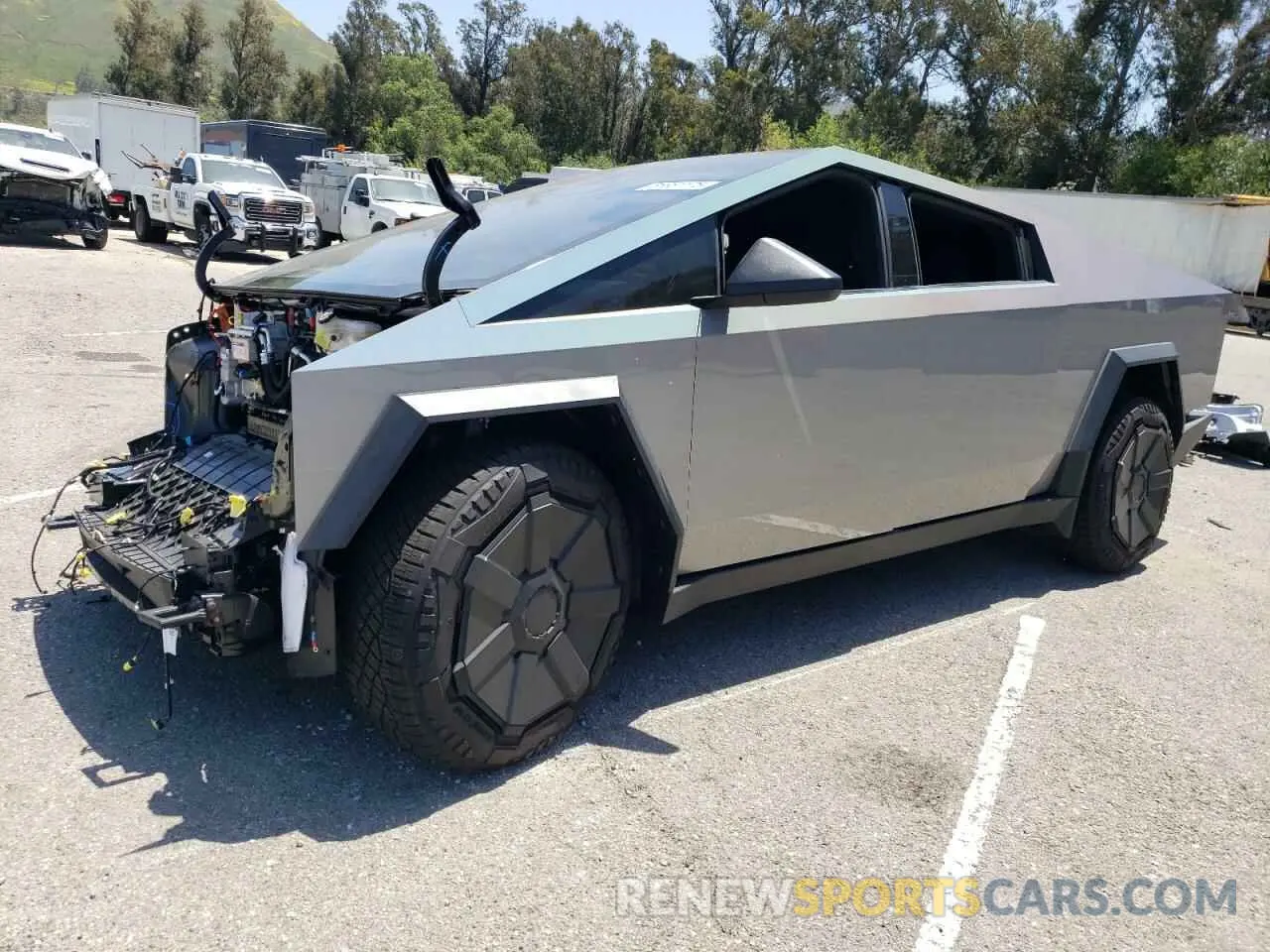 1 Photograph of a damaged car 7G2CEHED7RA039024 TESLA CYBERTRUCK 2024
