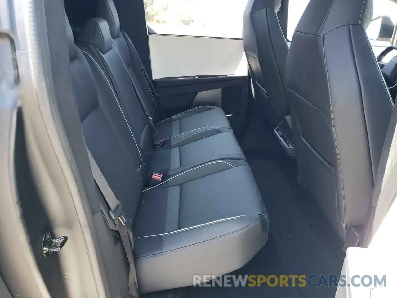 10 Photograph of a damaged car 7G2CEHED7RA039024 TESLA CYBERTRUCK 2024
