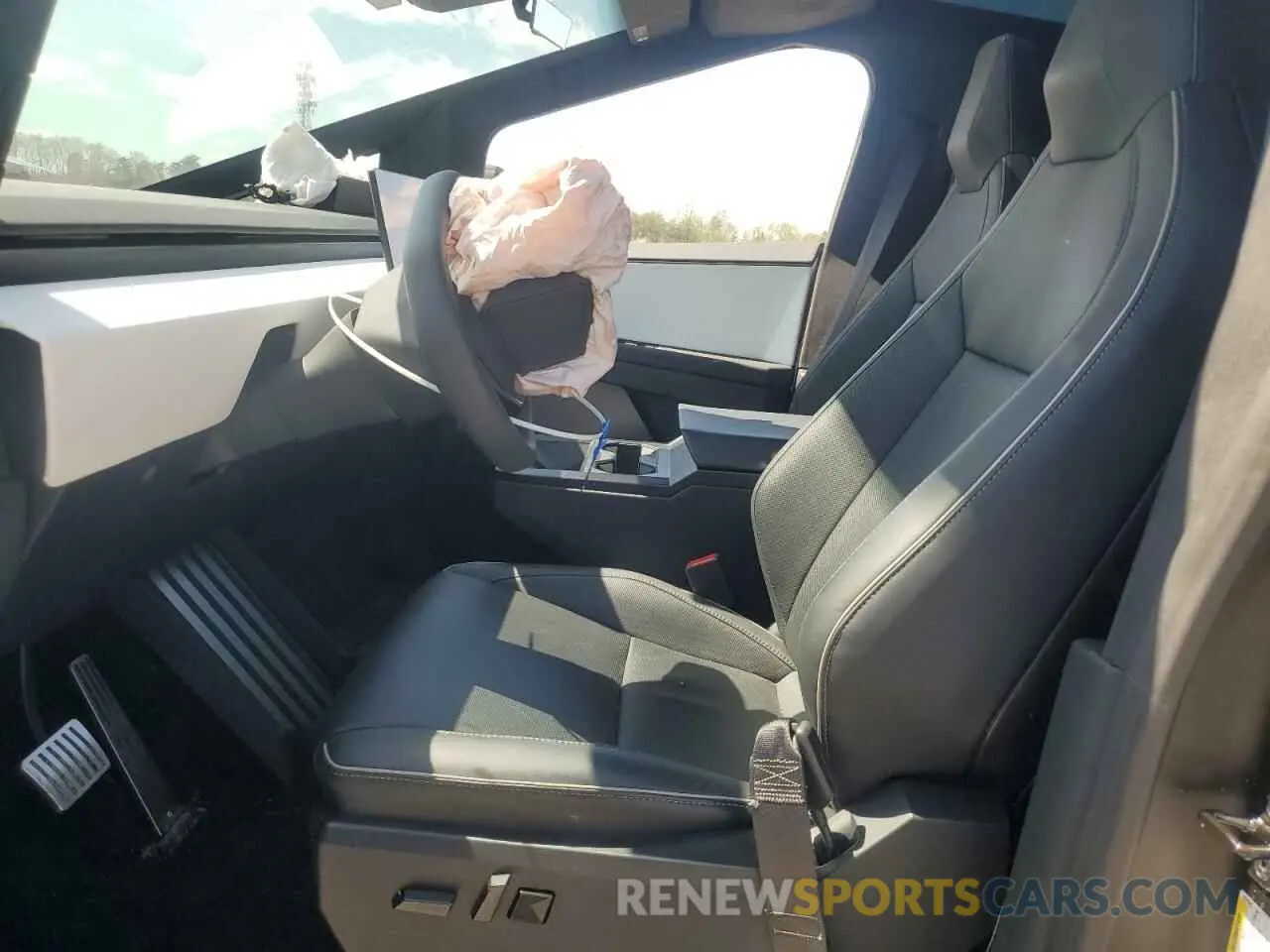 7 Photograph of a damaged car 7G2CEHED8RA012141 TESLA CYBERTRUCK 2024