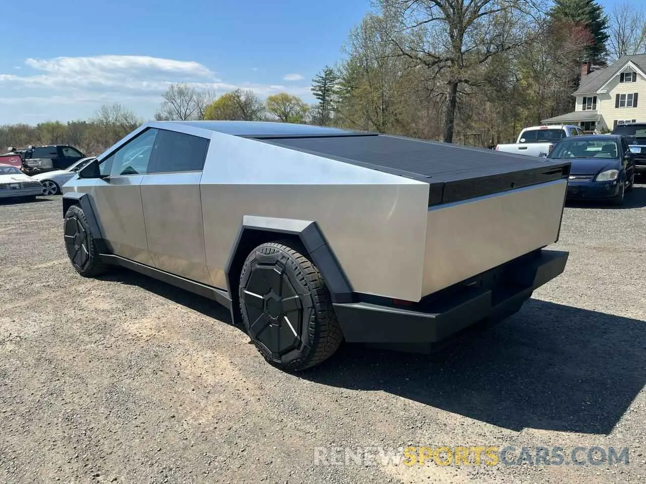 2 Photograph of a damaged car 7G2CEHED8RA017372 TESLA CYBERTRUCK 2024