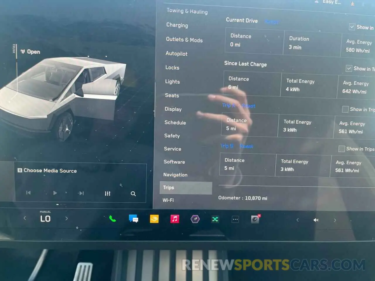 5 Photograph of a damaged car 7G2CEHED8RA017372 TESLA CYBERTRUCK 2024