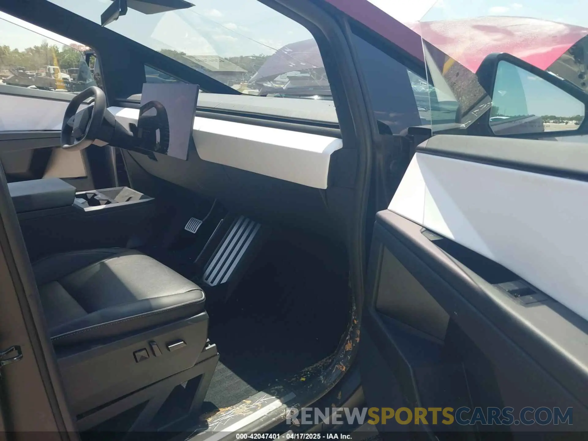 5 Photograph of a damaged car 7G2CEHED9RA013864 TESLA CYBERTRUCK 2024
