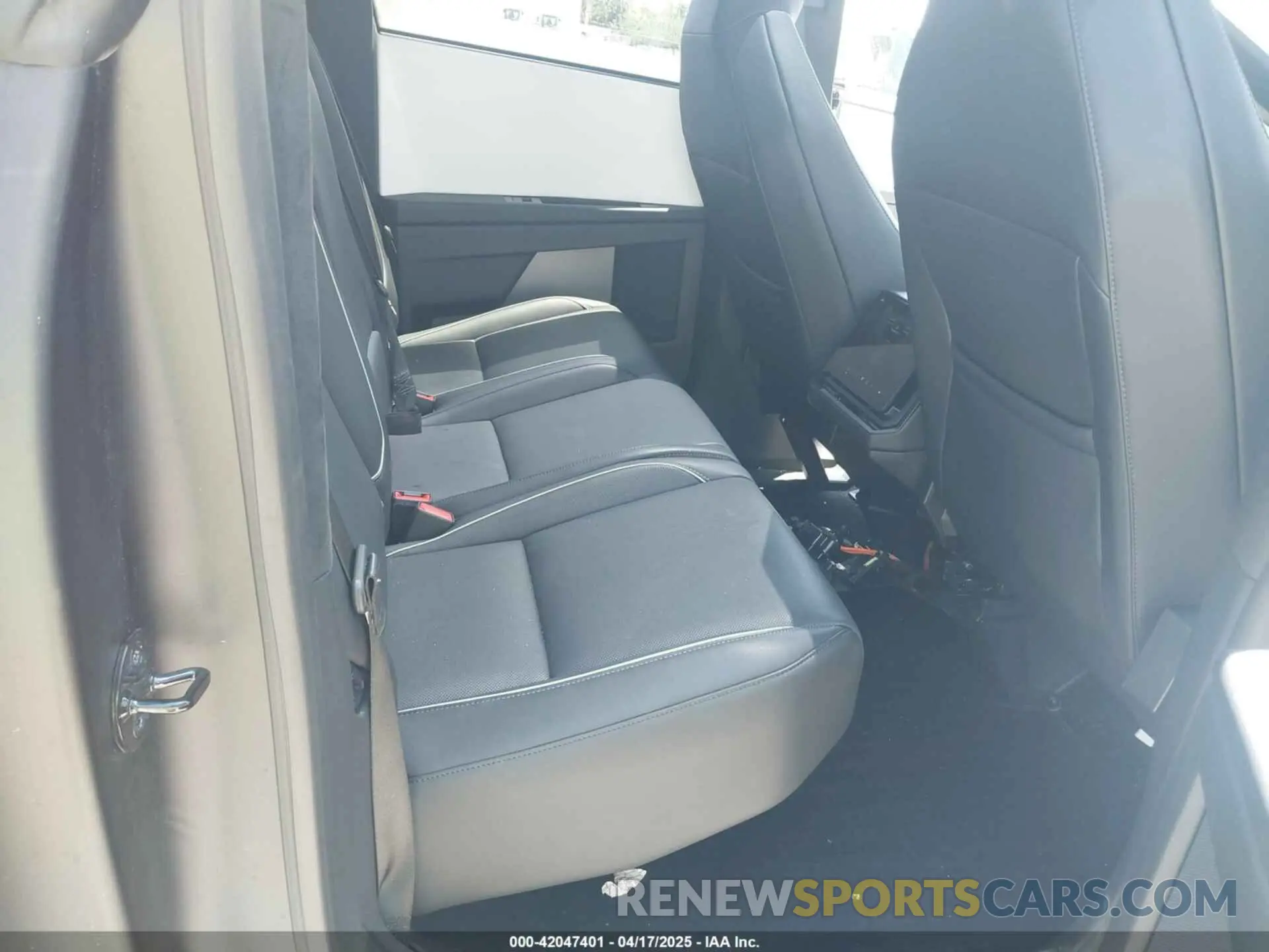 8 Photograph of a damaged car 7G2CEHED9RA013864 TESLA CYBERTRUCK 2024