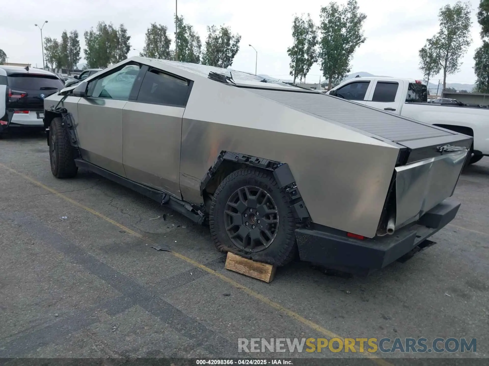 3 Photograph of a damaged car 7G2CEHED9RA017042 TESLA CYBERTRUCK 2024