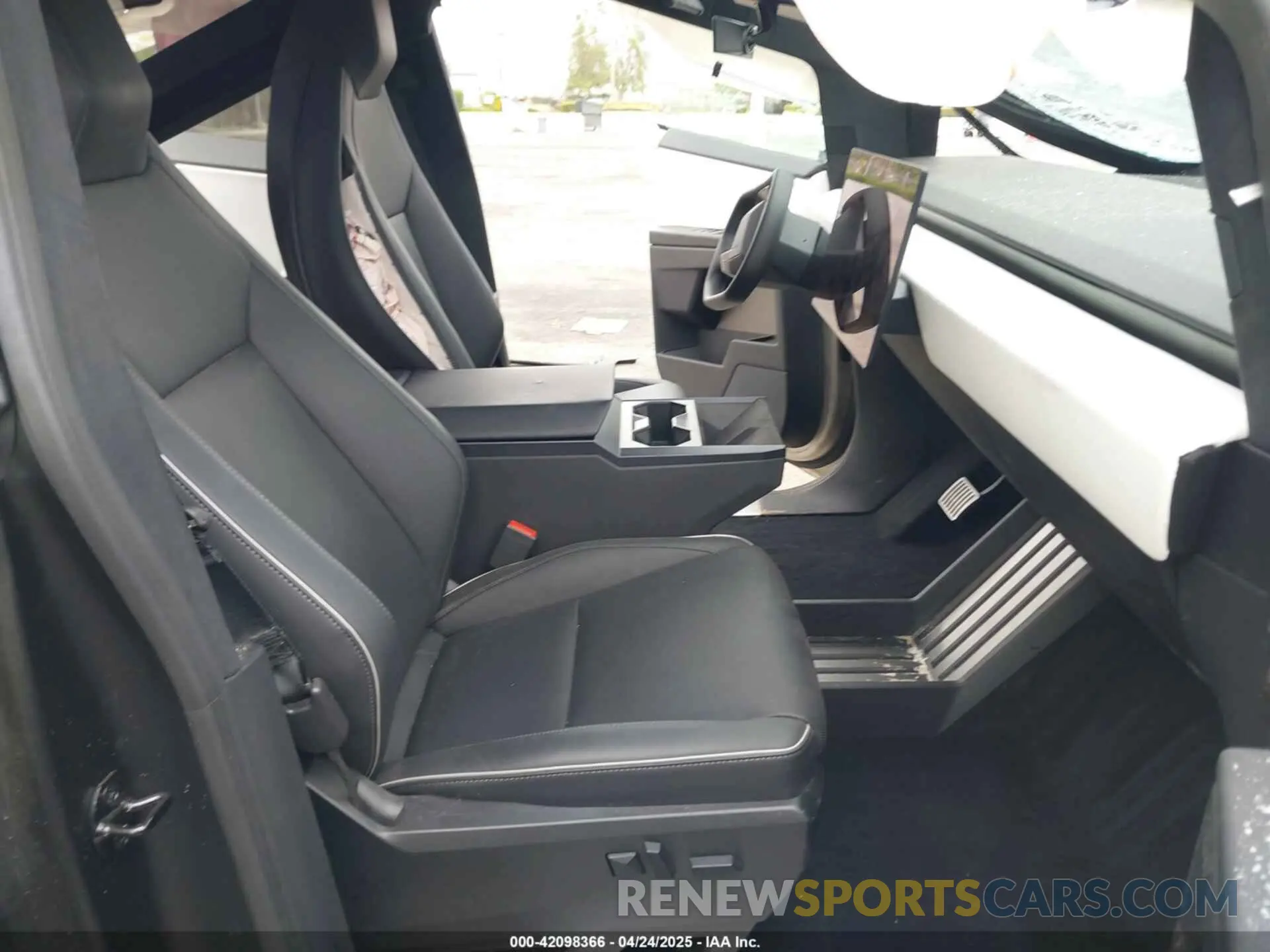 5 Photograph of a damaged car 7G2CEHED9RA017042 TESLA CYBERTRUCK 2024
