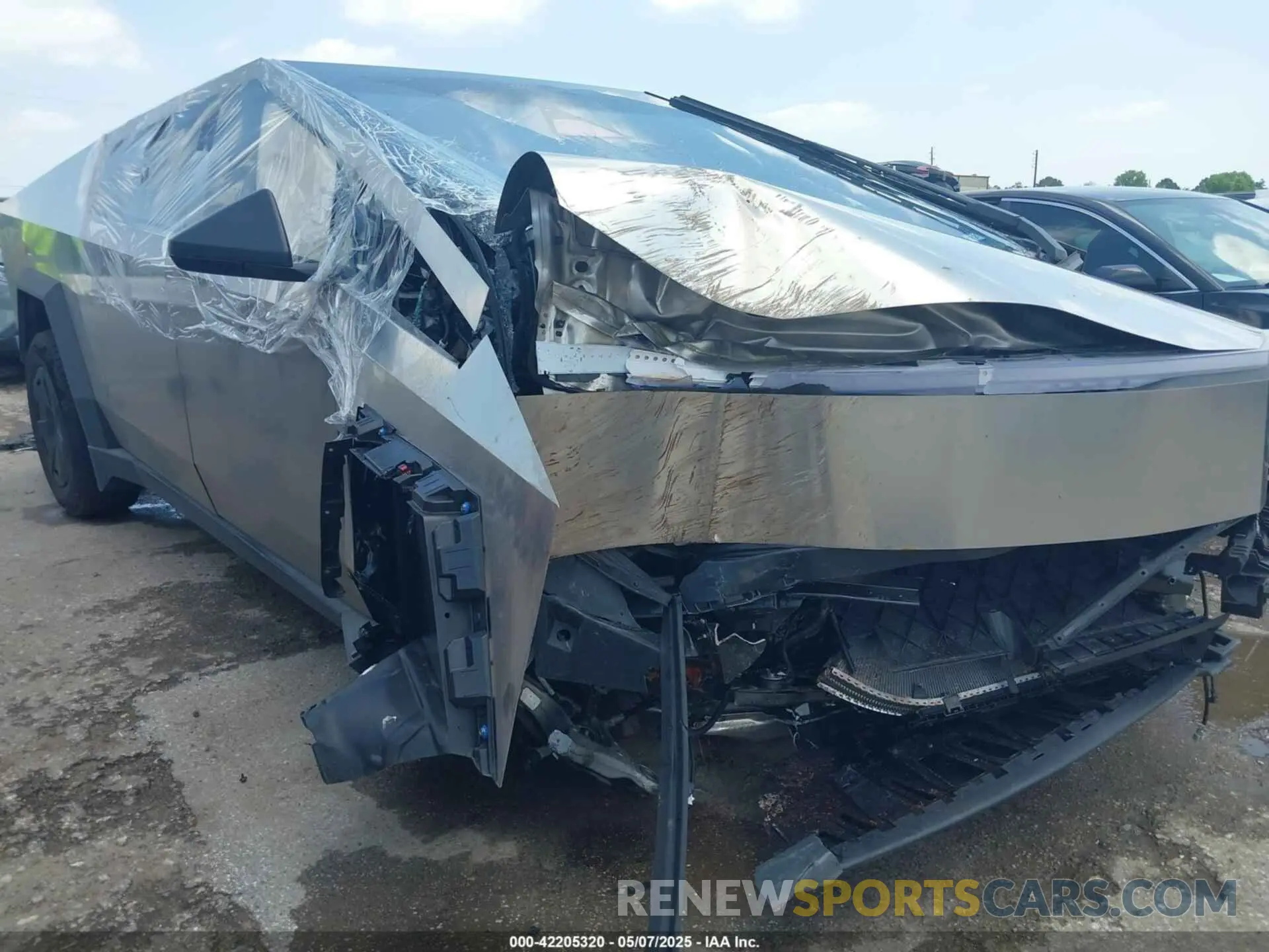 1 Photograph of a damaged car 7G2CEHED9RA056715 TESLA CYBERTRUCK 2024