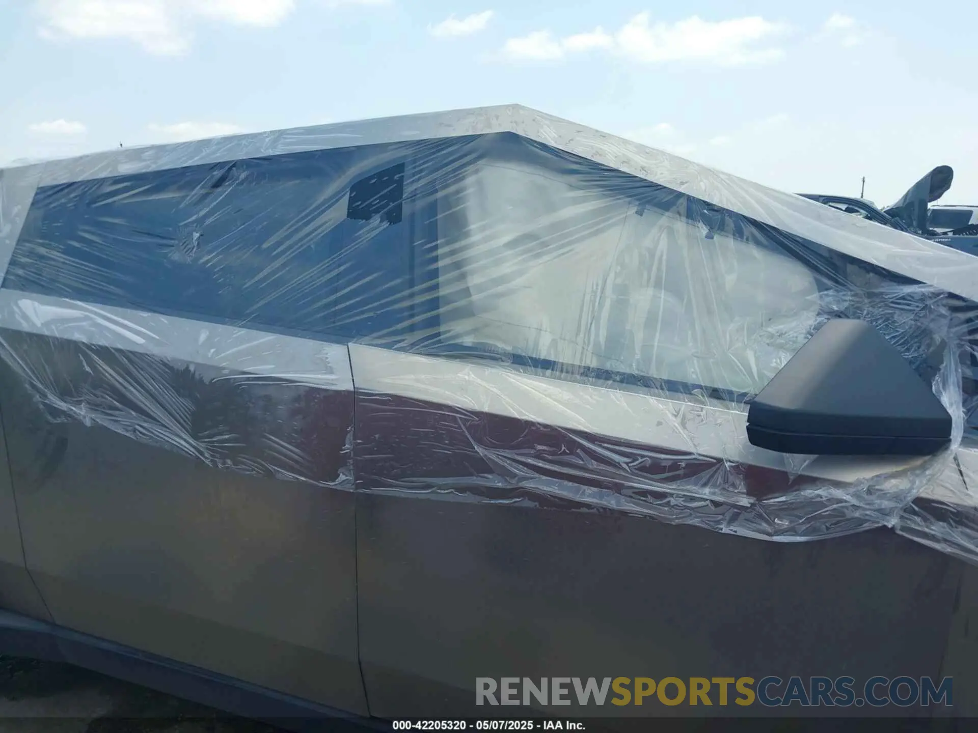 13 Photograph of a damaged car 7G2CEHED9RA056715 TESLA CYBERTRUCK 2024