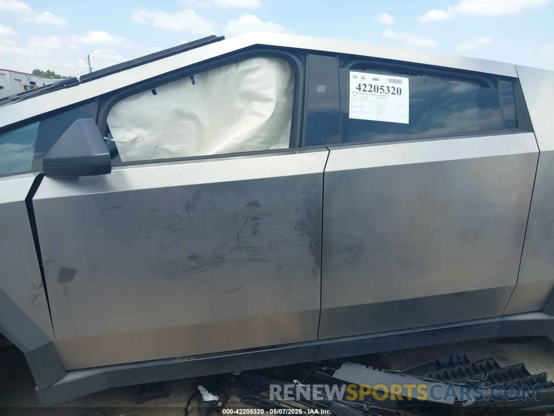 14 Photograph of a damaged car 7G2CEHED9RA056715 TESLA CYBERTRUCK 2024