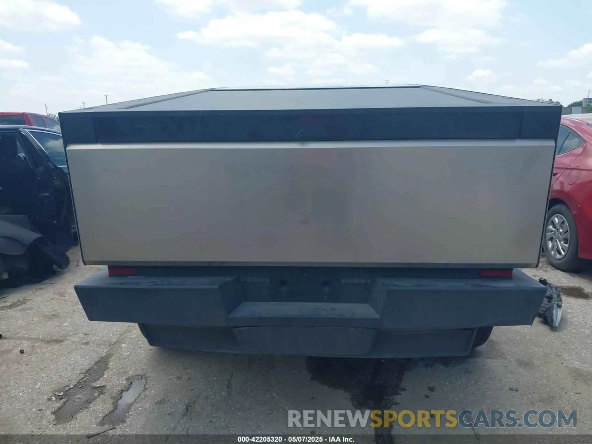 16 Photograph of a damaged car 7G2CEHED9RA056715 TESLA CYBERTRUCK 2024