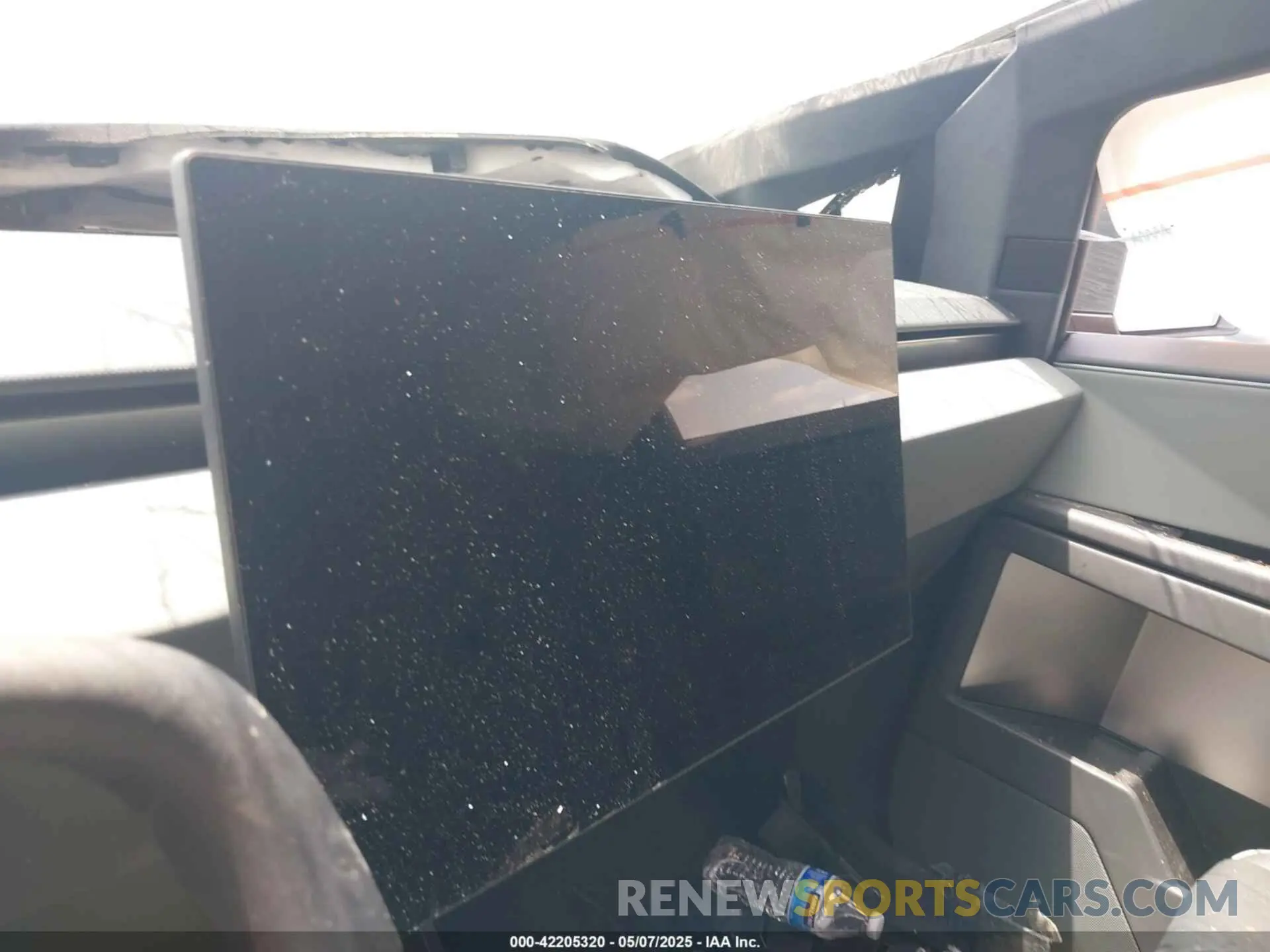 7 Photograph of a damaged car 7G2CEHED9RA056715 TESLA CYBERTRUCK 2024