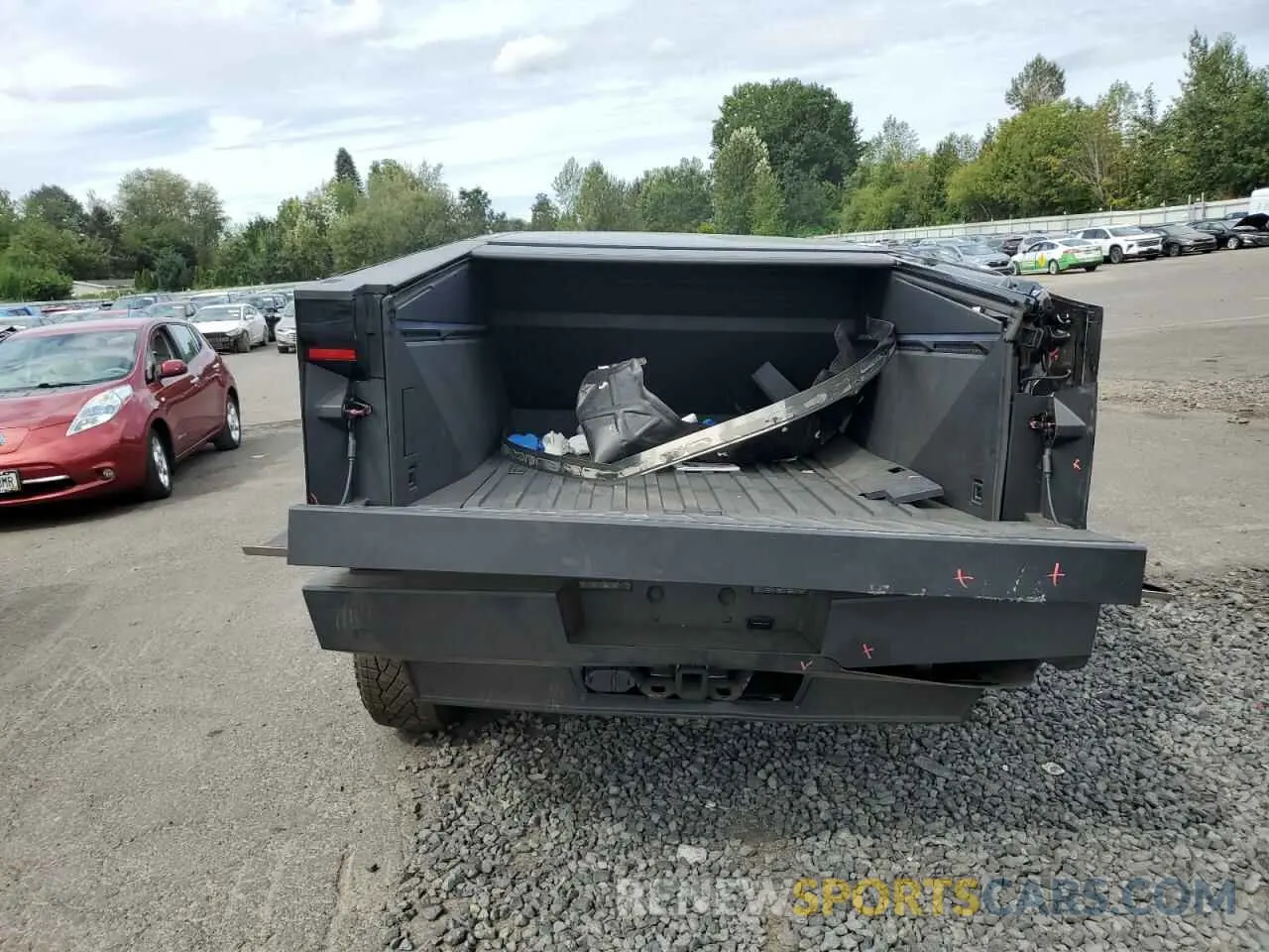 6 Photograph of a damaged car 7G2CEHEDXRA013484 TESLA CYBERTRUCK 2024