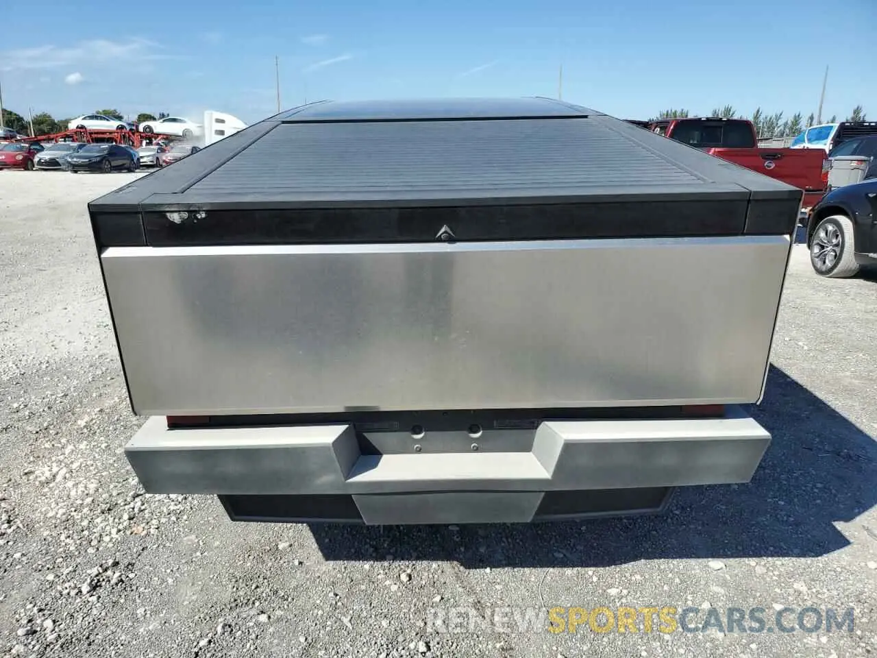 6 Photograph of a damaged car 7G2CEHEDXRA051815 TESLA CYBERTRUCK 2024