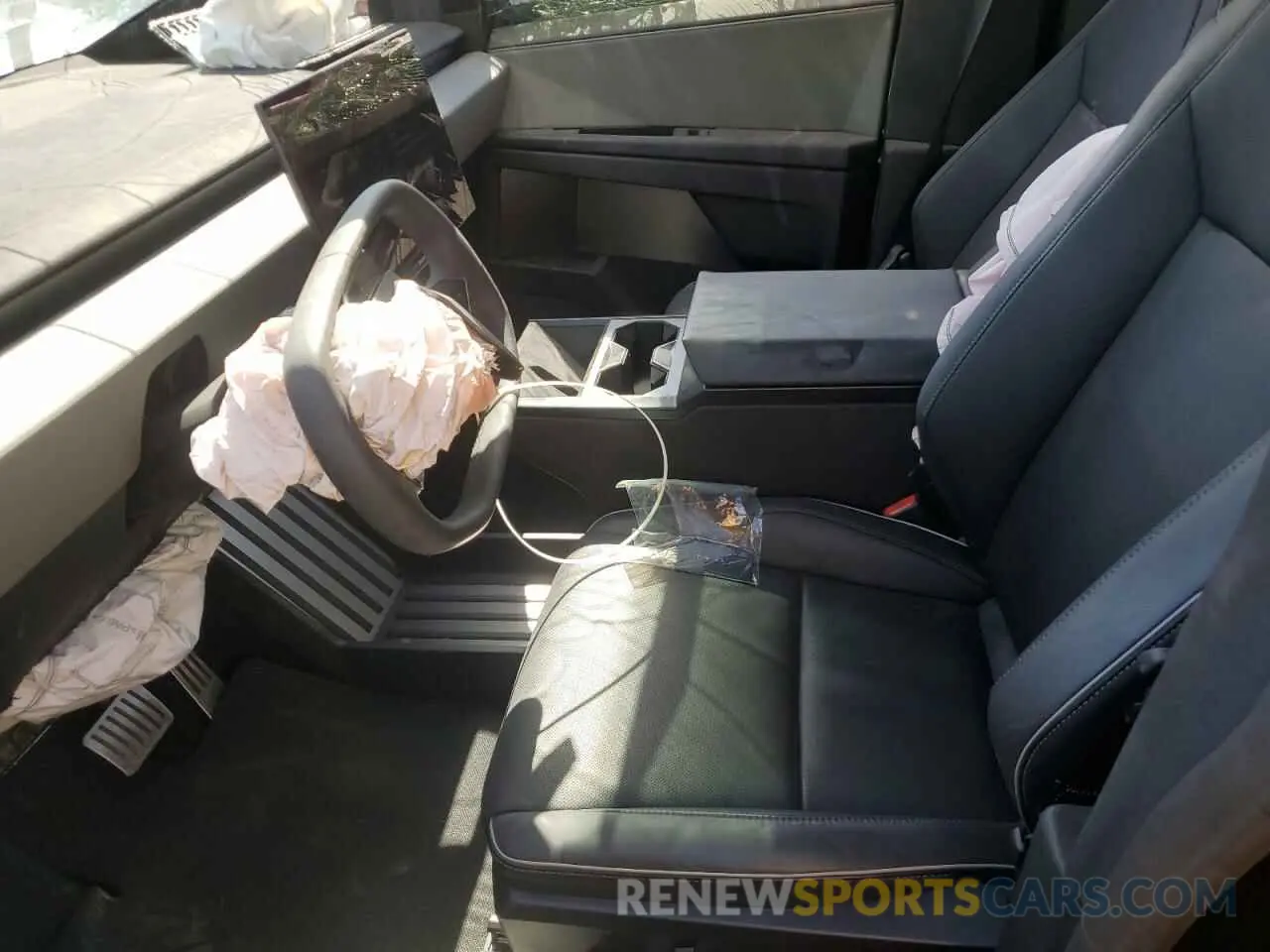 7 Photograph of a damaged car 7G2CEHEE0RA030822 TESLA CYBERTRUCK 2024