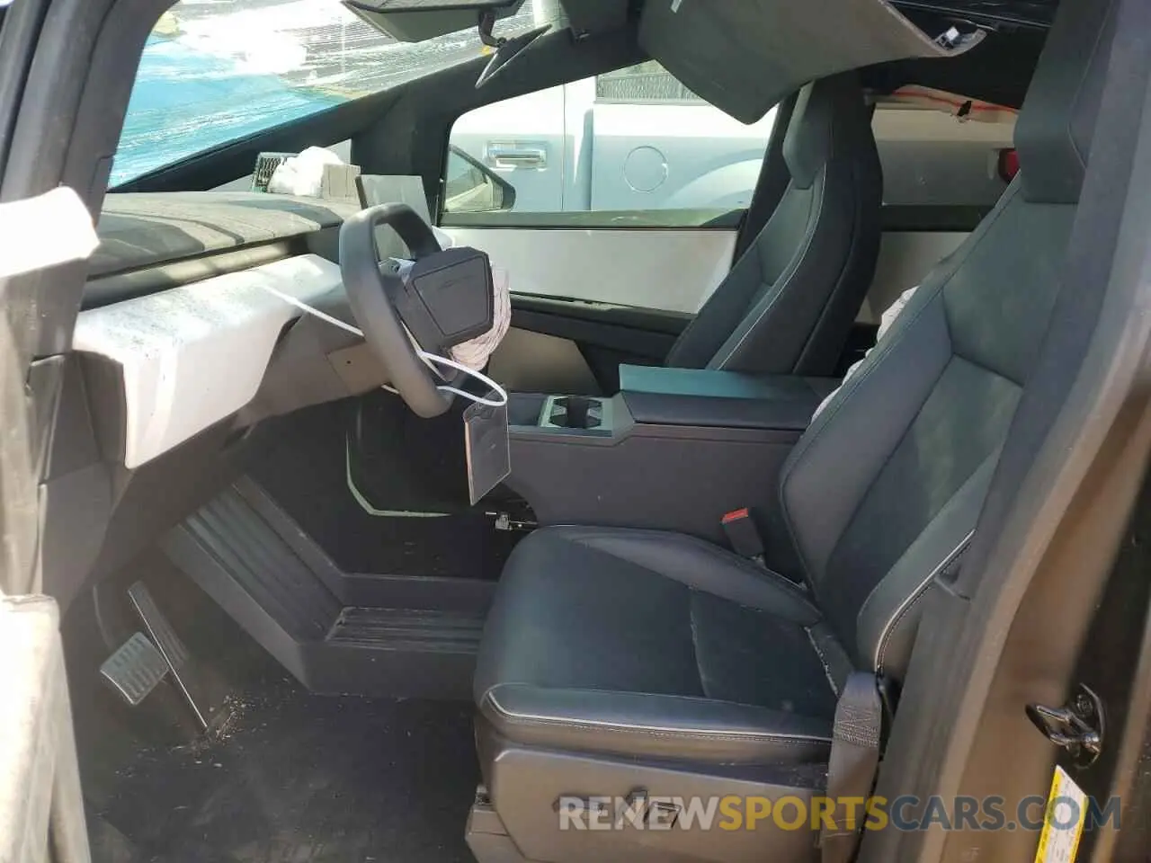 7 Photograph of a damaged car 7G2CEHEE2RA017084 TESLA CYBERTRUCK 2024