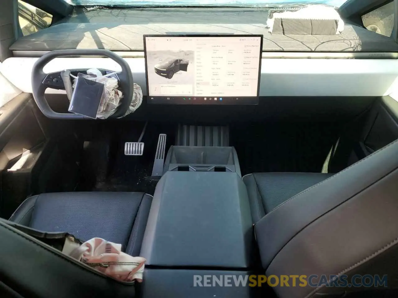8 Photograph of a damaged car 7G2CEHEE2RA017084 TESLA CYBERTRUCK 2024