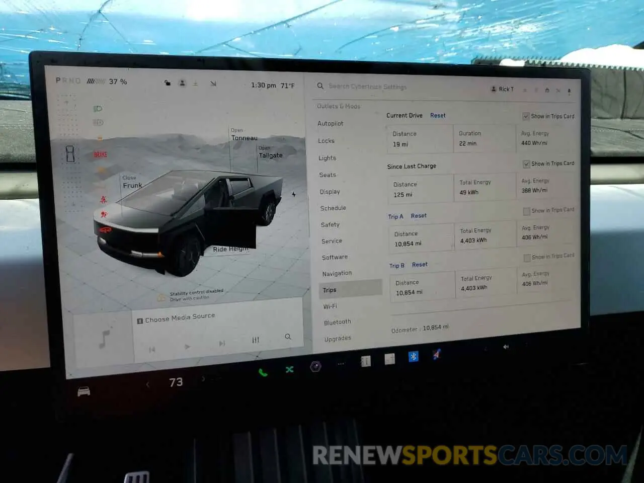 9 Photograph of a damaged car 7G2CEHEE2RA017084 TESLA CYBERTRUCK 2024