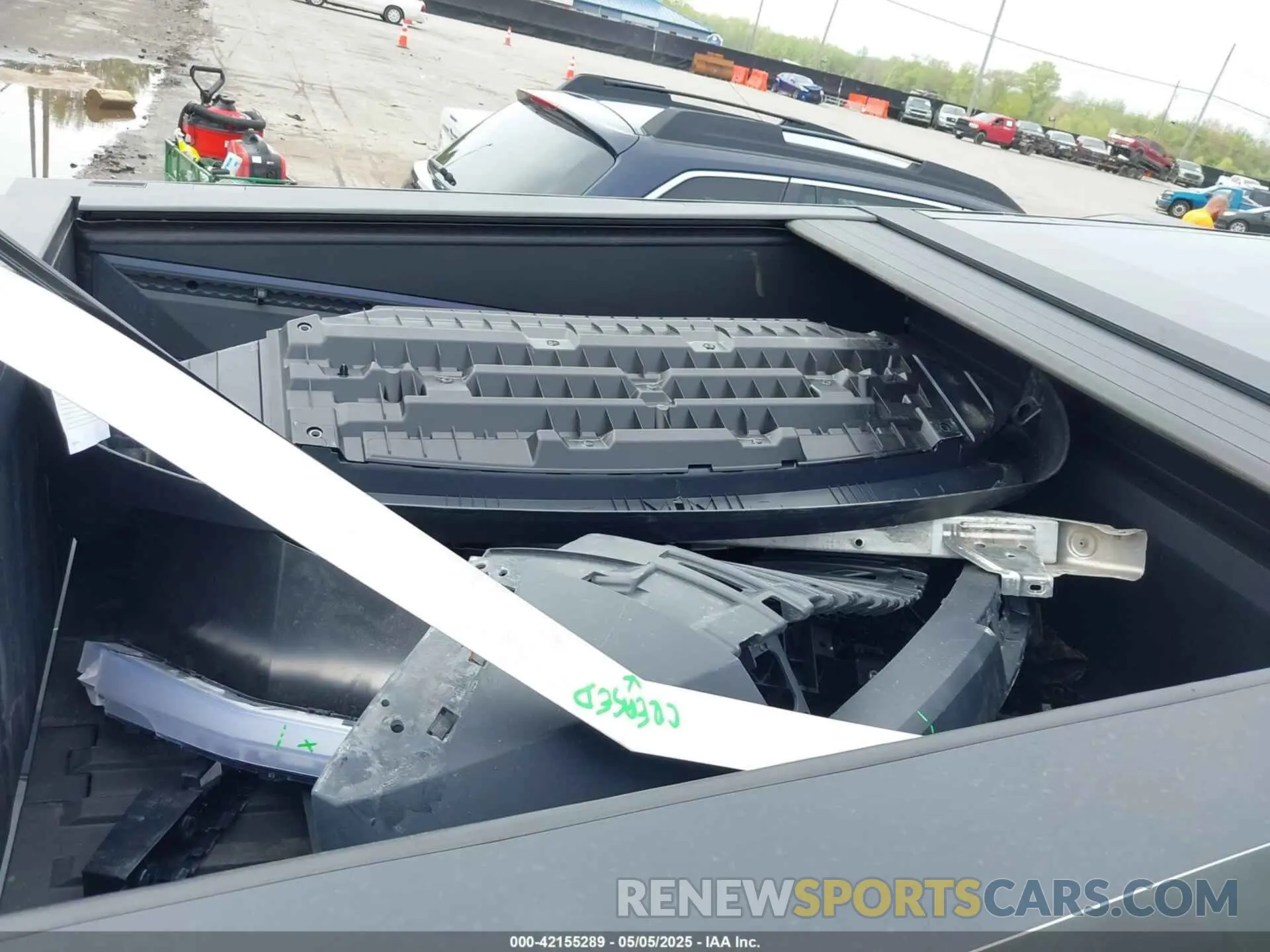 12 Photograph of a damaged car 7G2CEHEE3RA041930 TESLA CYBERTRUCK 2024