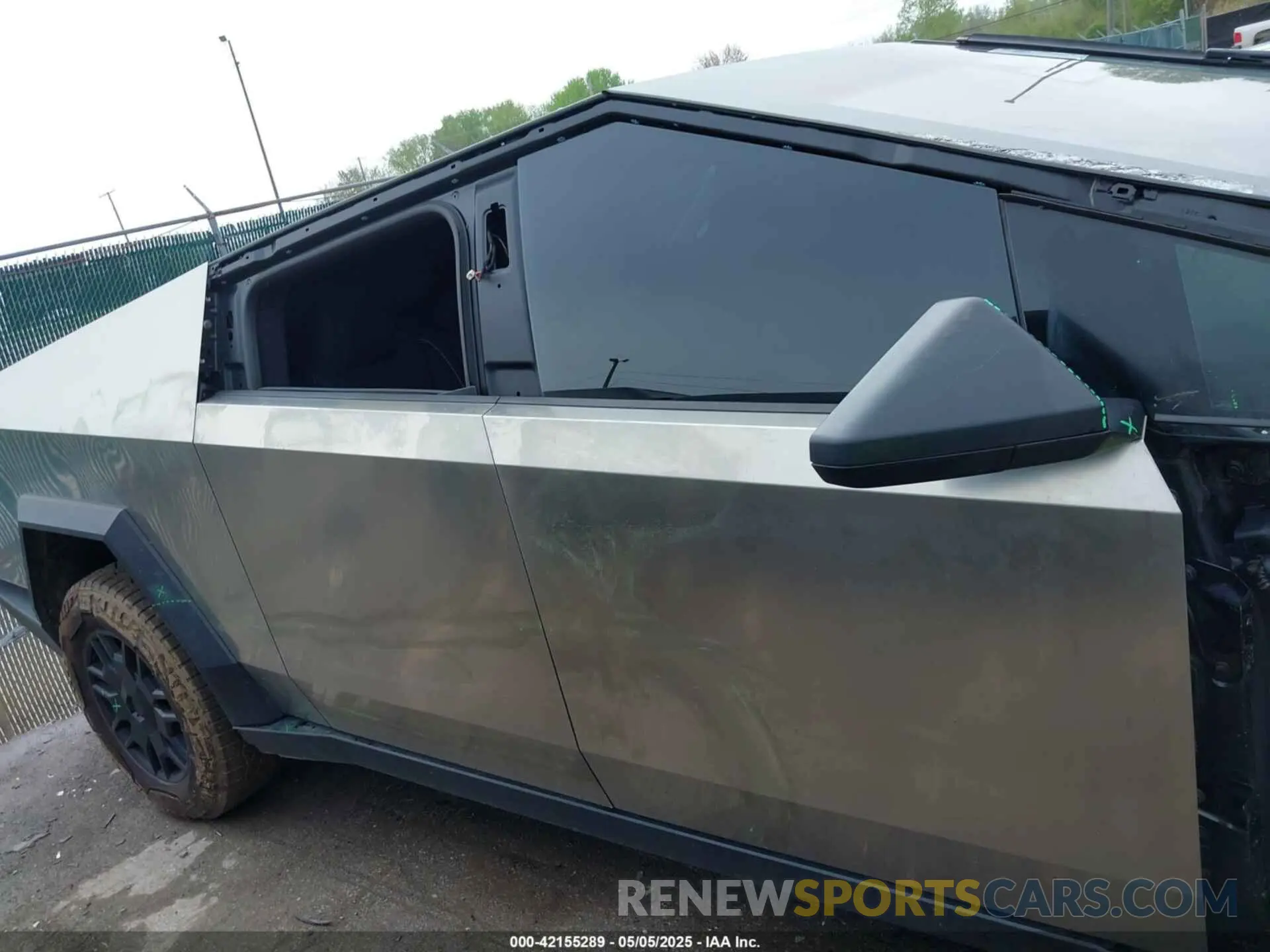 14 Photograph of a damaged car 7G2CEHEE3RA041930 TESLA CYBERTRUCK 2024