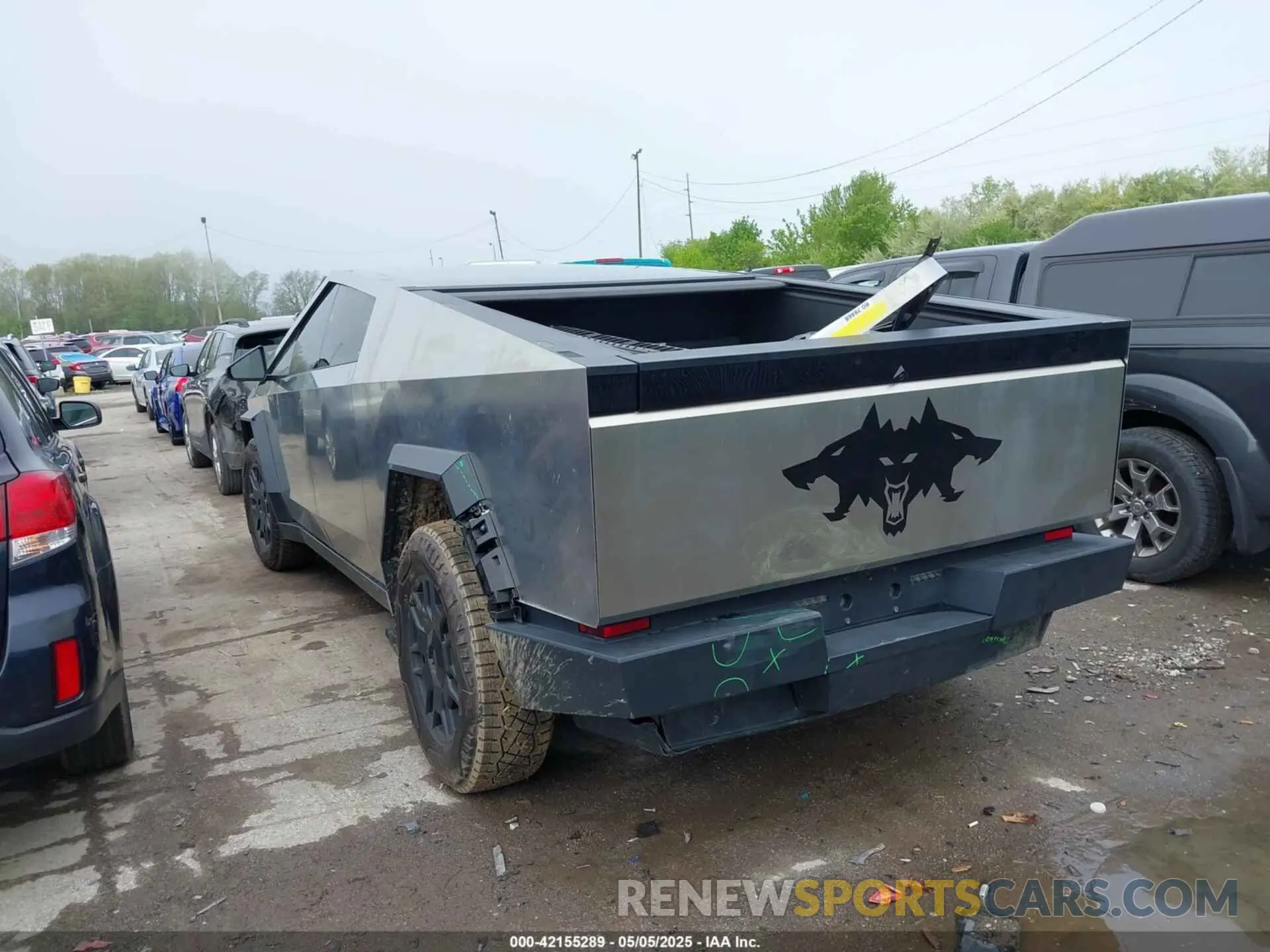 3 Photograph of a damaged car 7G2CEHEE3RA041930 TESLA CYBERTRUCK 2024