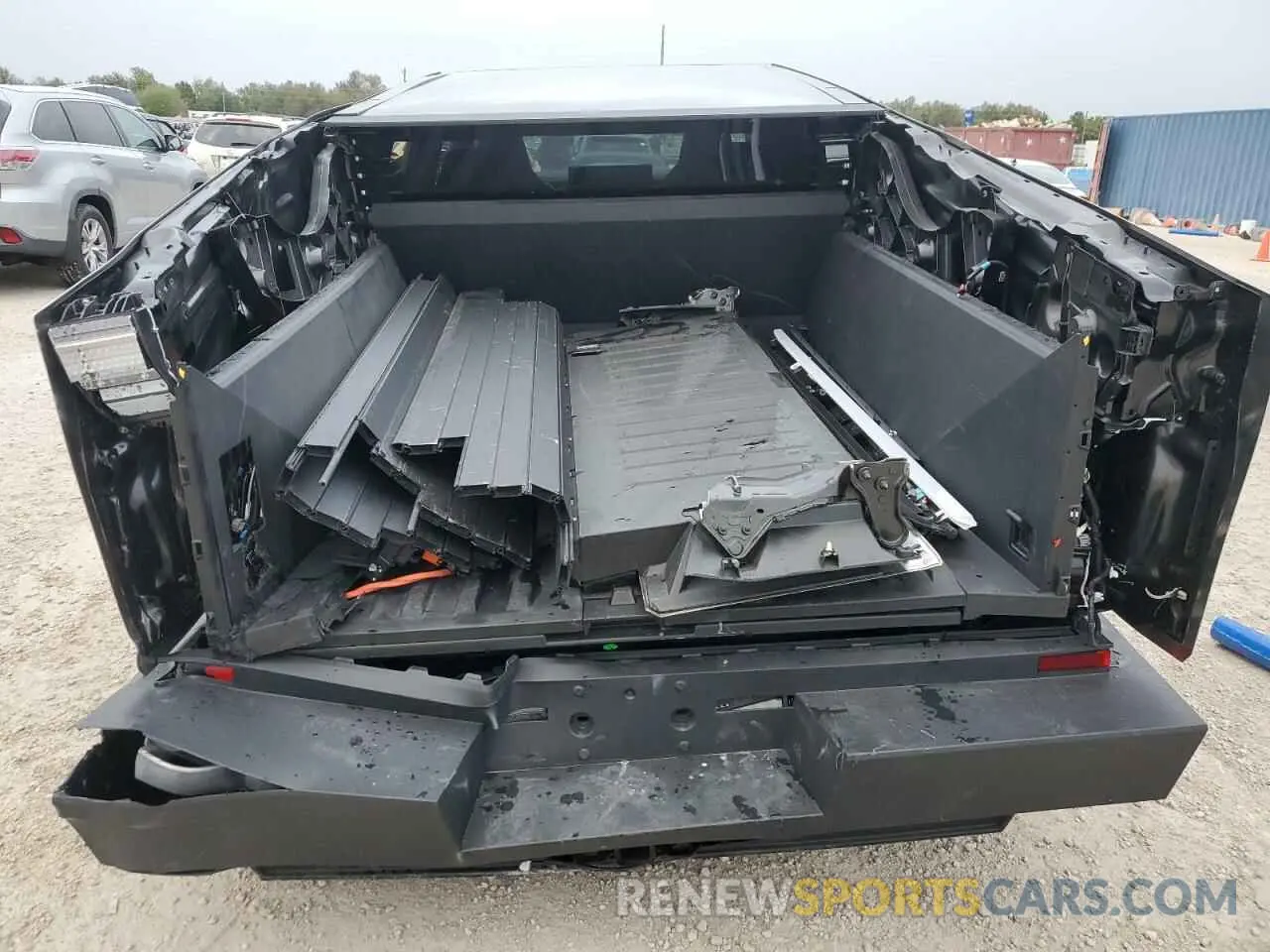 6 Photograph of a damaged car 7G2CEHEE4RA032024 TESLA CYBERTRUCK 2024