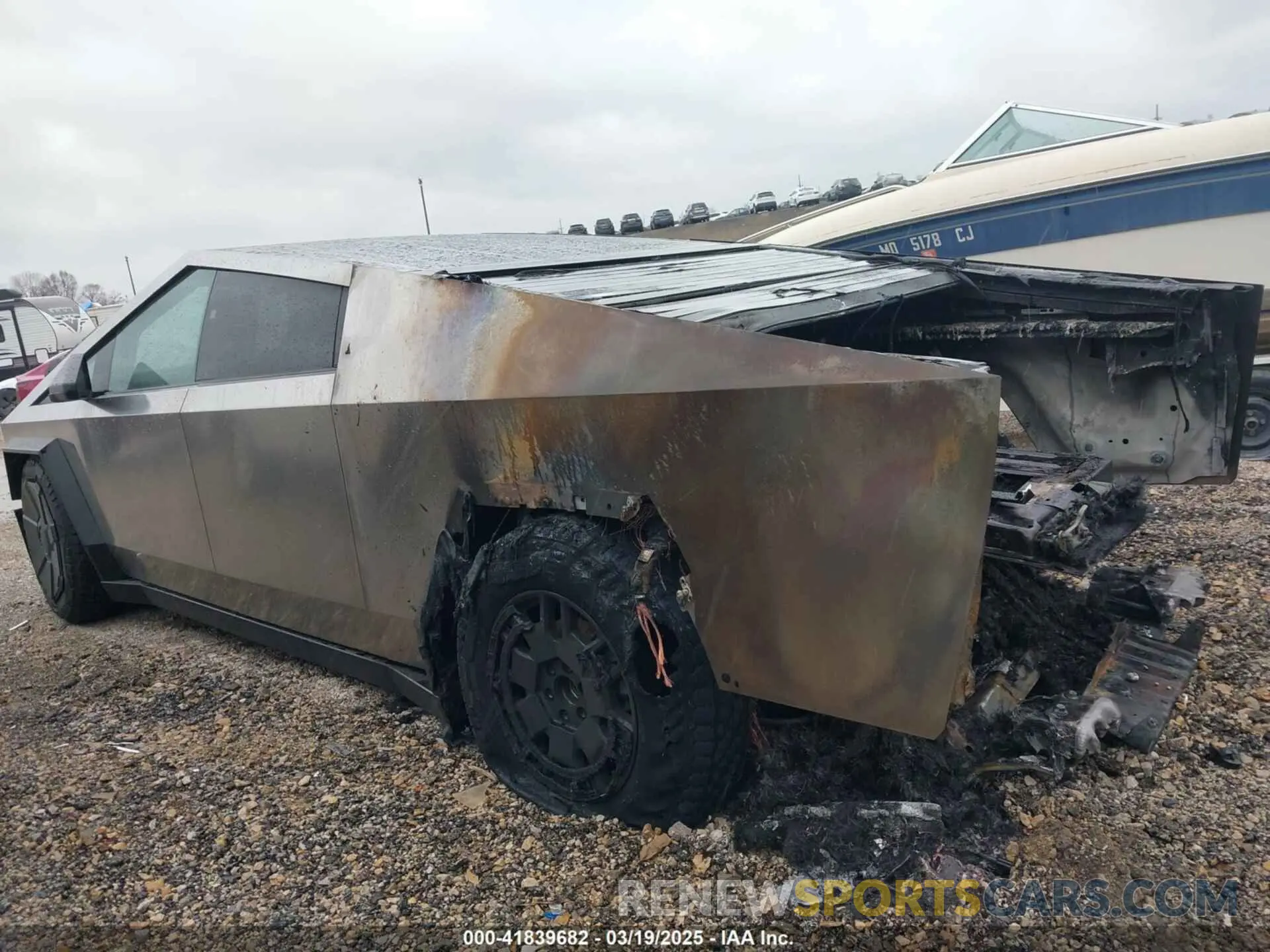 3 Photograph of a damaged car 7G2CEHEE4RA054072 TESLA CYBERTRUCK 2024