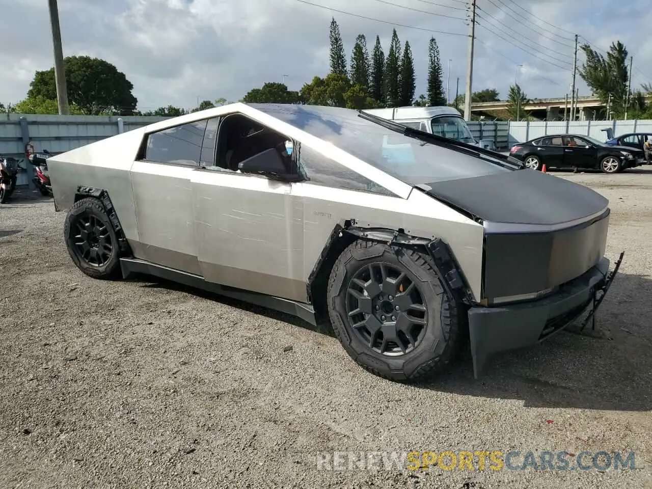 4 Photograph of a damaged car 7G2CEHEE5RA000103 TESLA CYBERTRUCK 2024