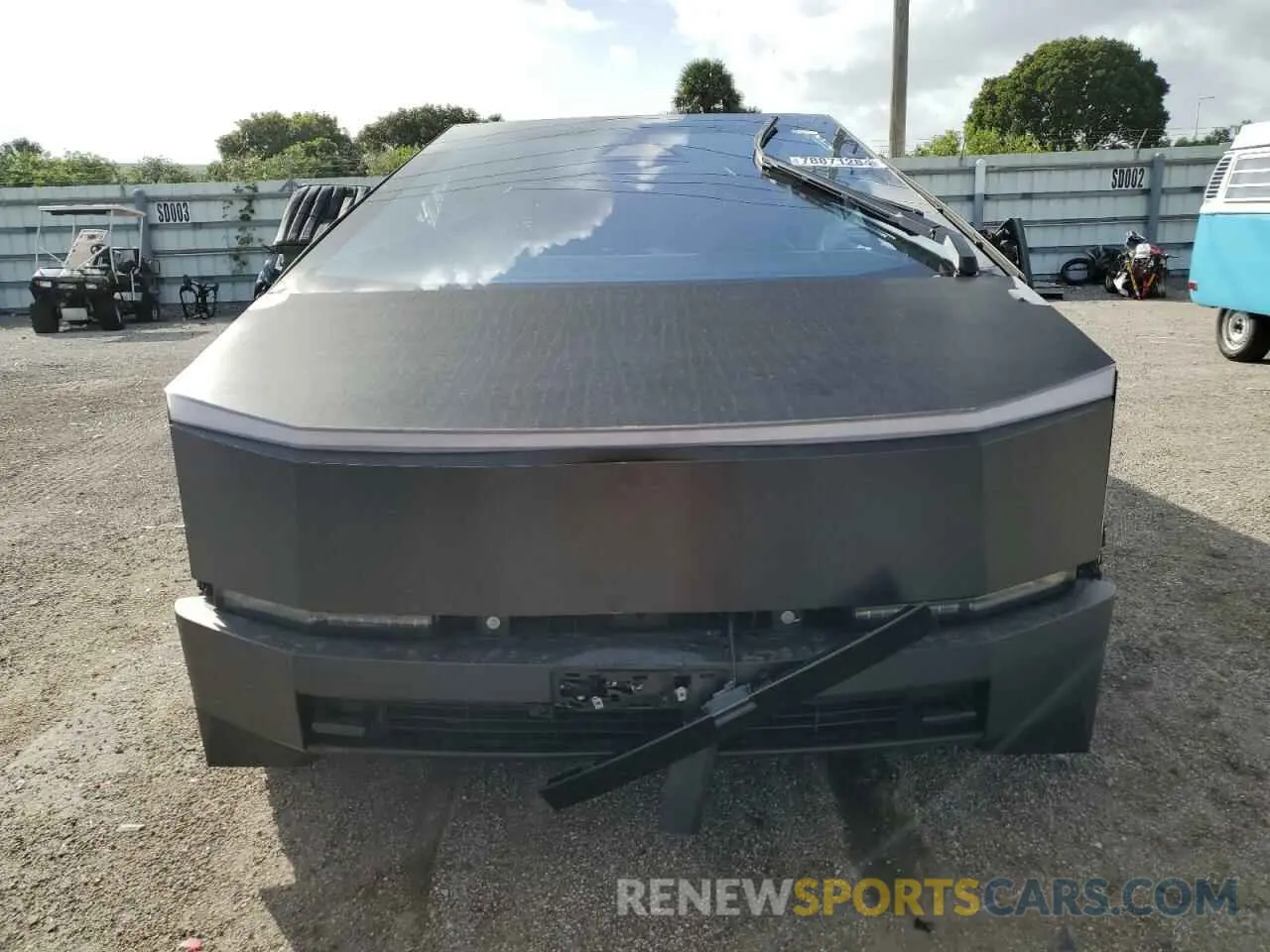 5 Photograph of a damaged car 7G2CEHEE5RA000103 TESLA CYBERTRUCK 2024