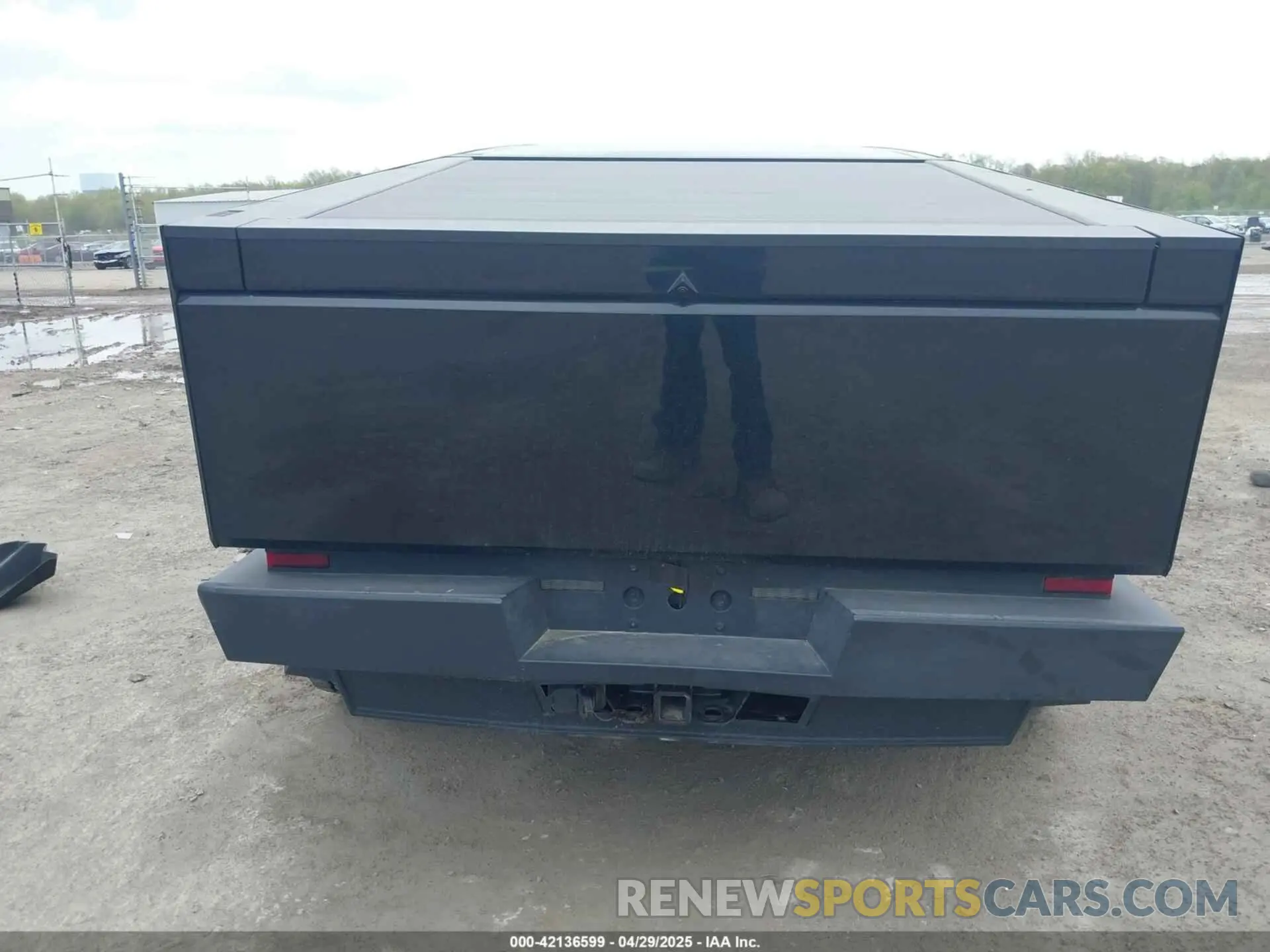 16 Photograph of a damaged car 7G2CEHEE5RA037782 TESLA CYBERTRUCK 2024