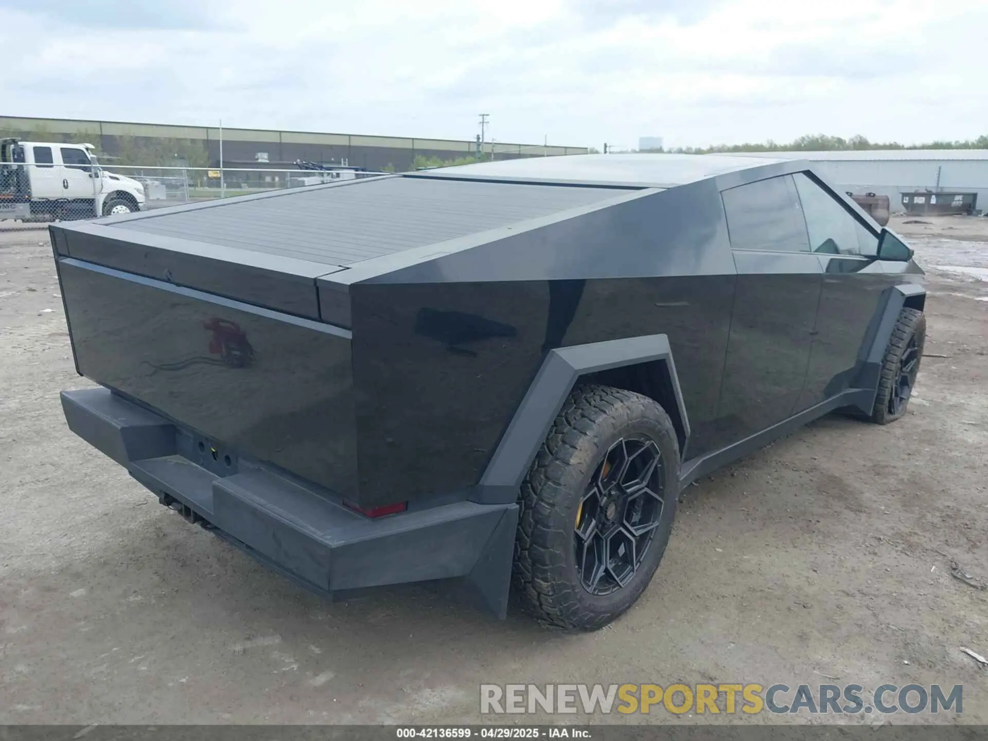 4 Photograph of a damaged car 7G2CEHEE5RA037782 TESLA CYBERTRUCK 2024