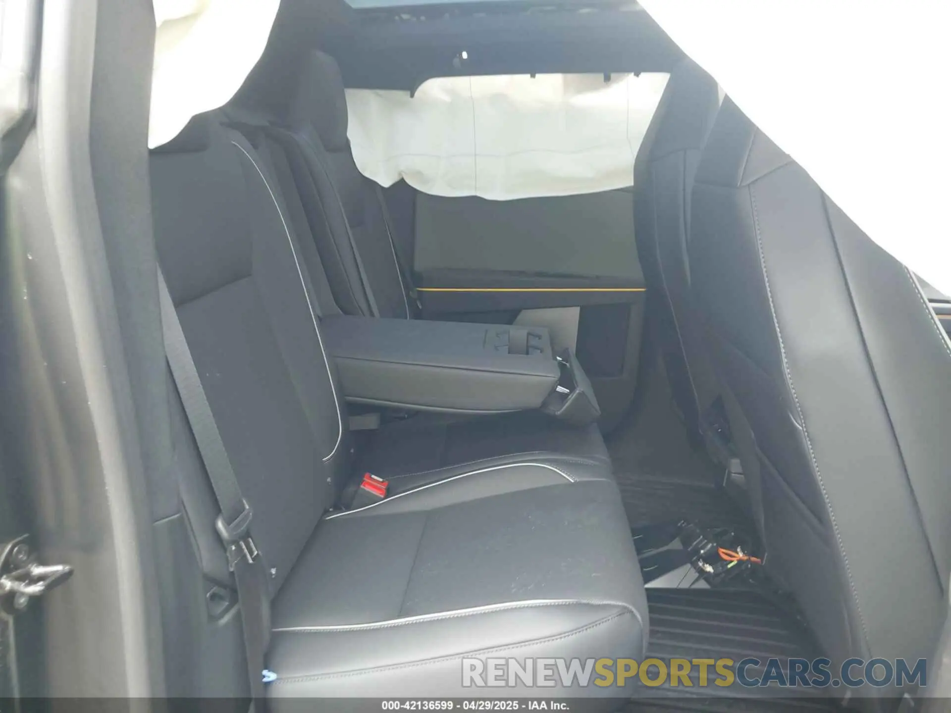 8 Photograph of a damaged car 7G2CEHEE5RA037782 TESLA CYBERTRUCK 2024