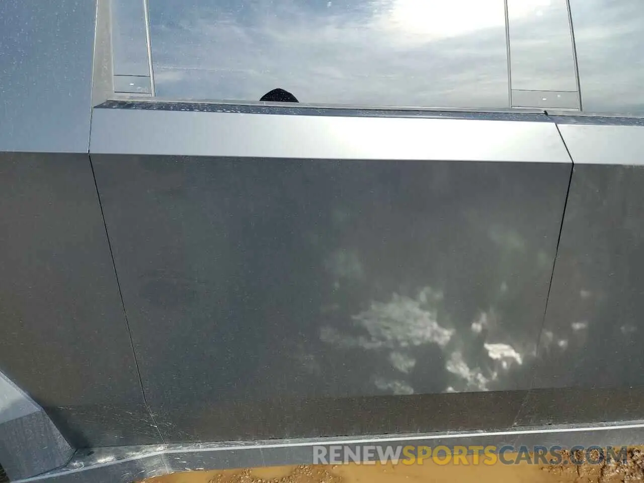 10 Photograph of a damaged car 7G2CEHEE6RA036074 TESLA CYBERTRUCK 2024