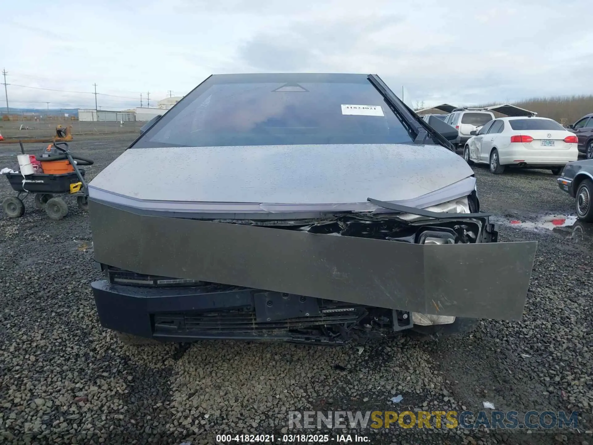 11 Photograph of a damaged car 7G2CEHEE7RA012835 TESLA CYBERTRUCK 2024