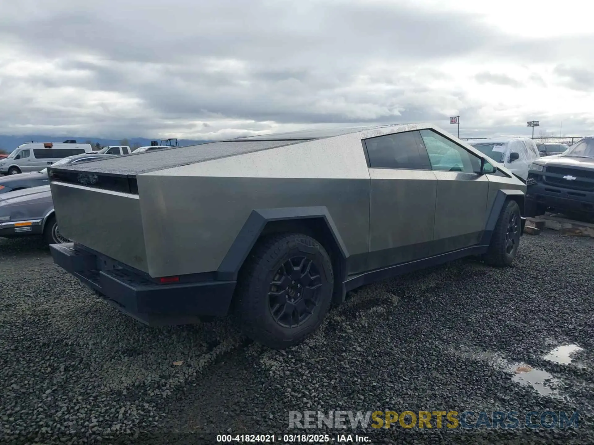 4 Photograph of a damaged car 7G2CEHEE7RA012835 TESLA CYBERTRUCK 2024