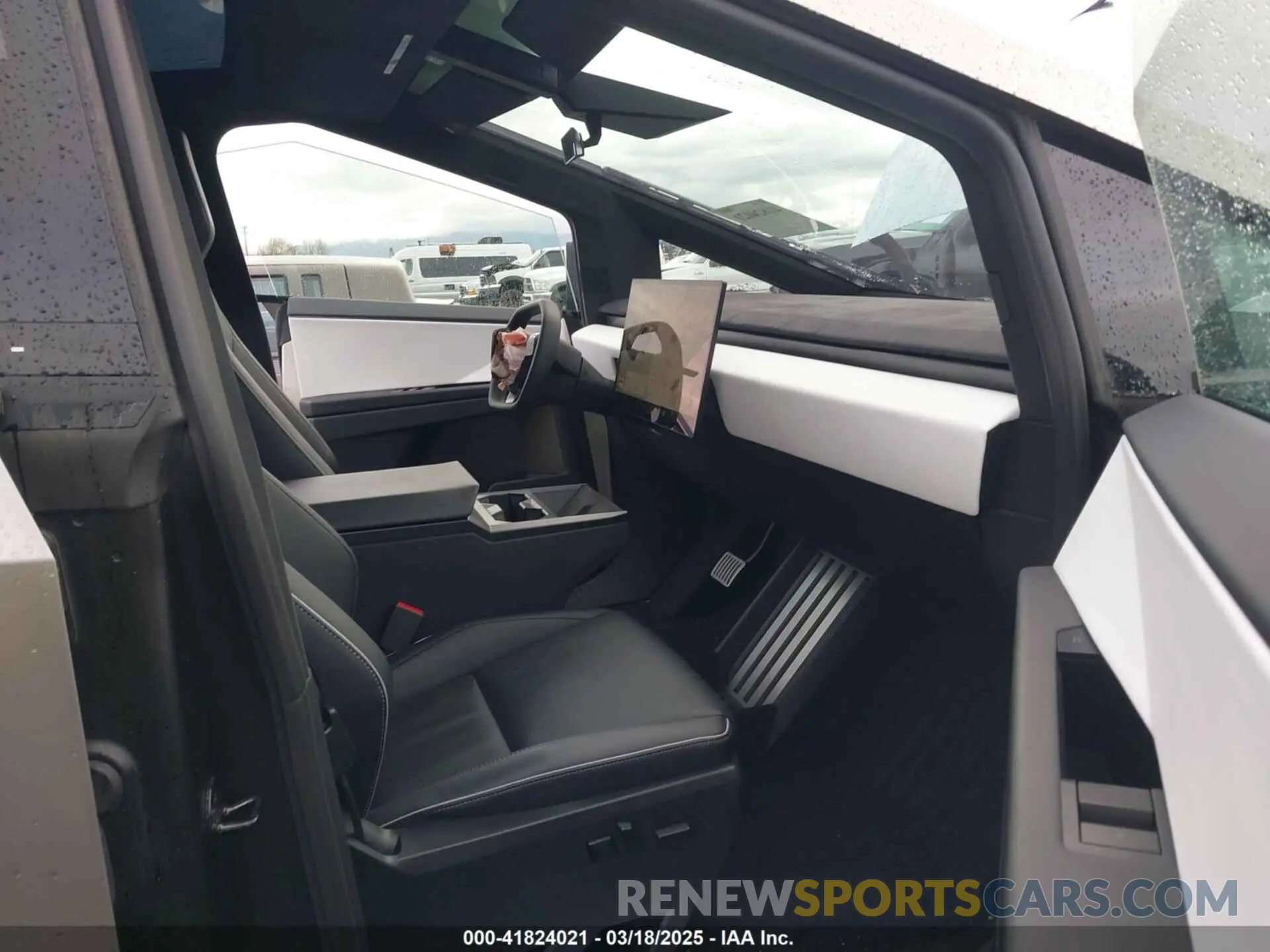 5 Photograph of a damaged car 7G2CEHEE7RA012835 TESLA CYBERTRUCK 2024
