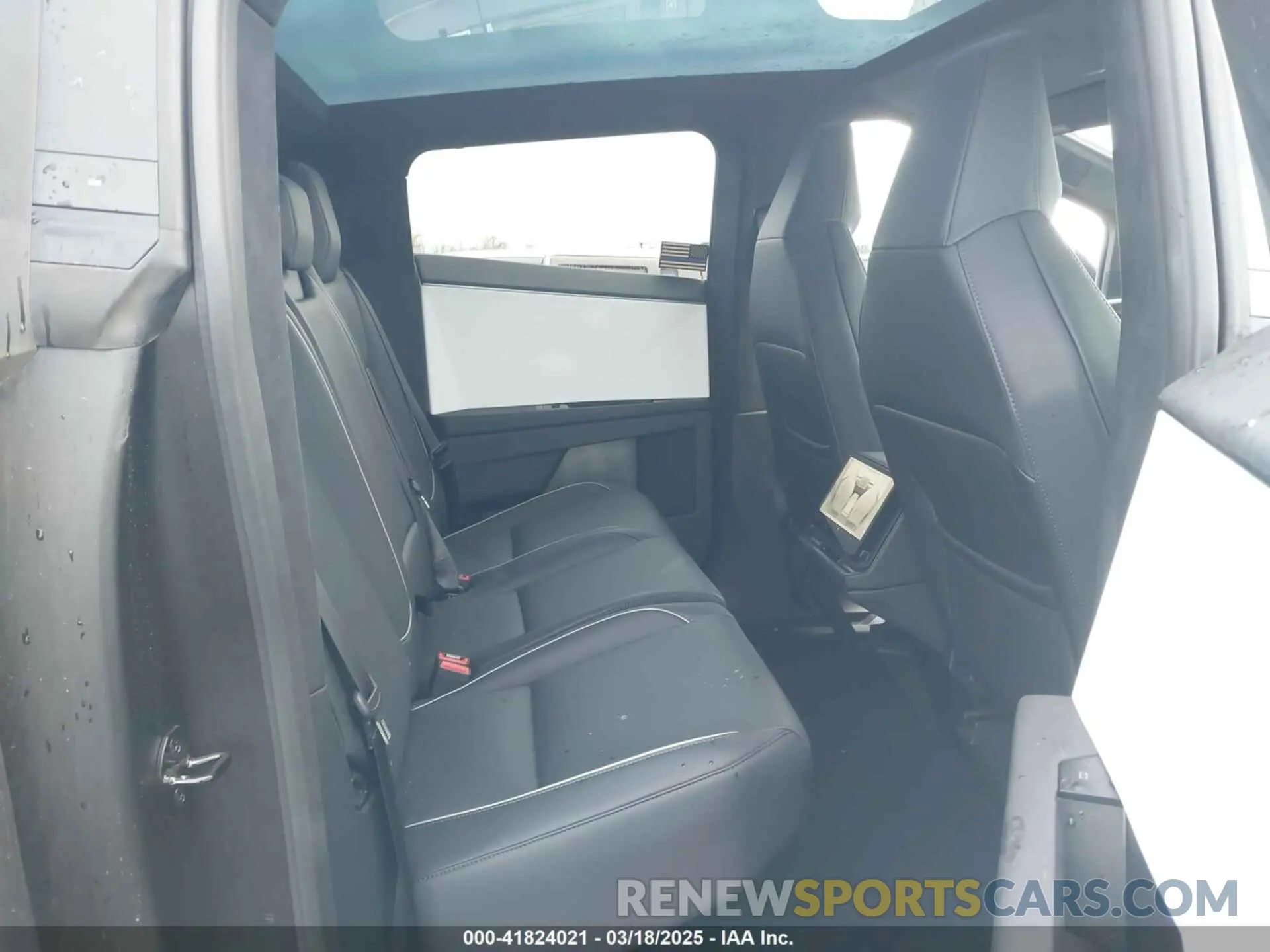 8 Photograph of a damaged car 7G2CEHEE7RA012835 TESLA CYBERTRUCK 2024