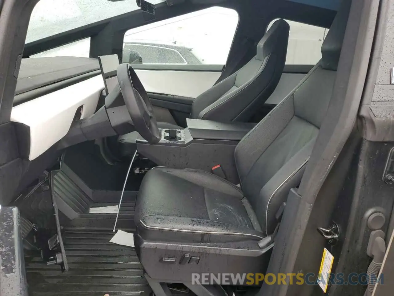 7 Photograph of a damaged car 7G2CEHEEXRA017091 TESLA CYBERTRUCK 2024