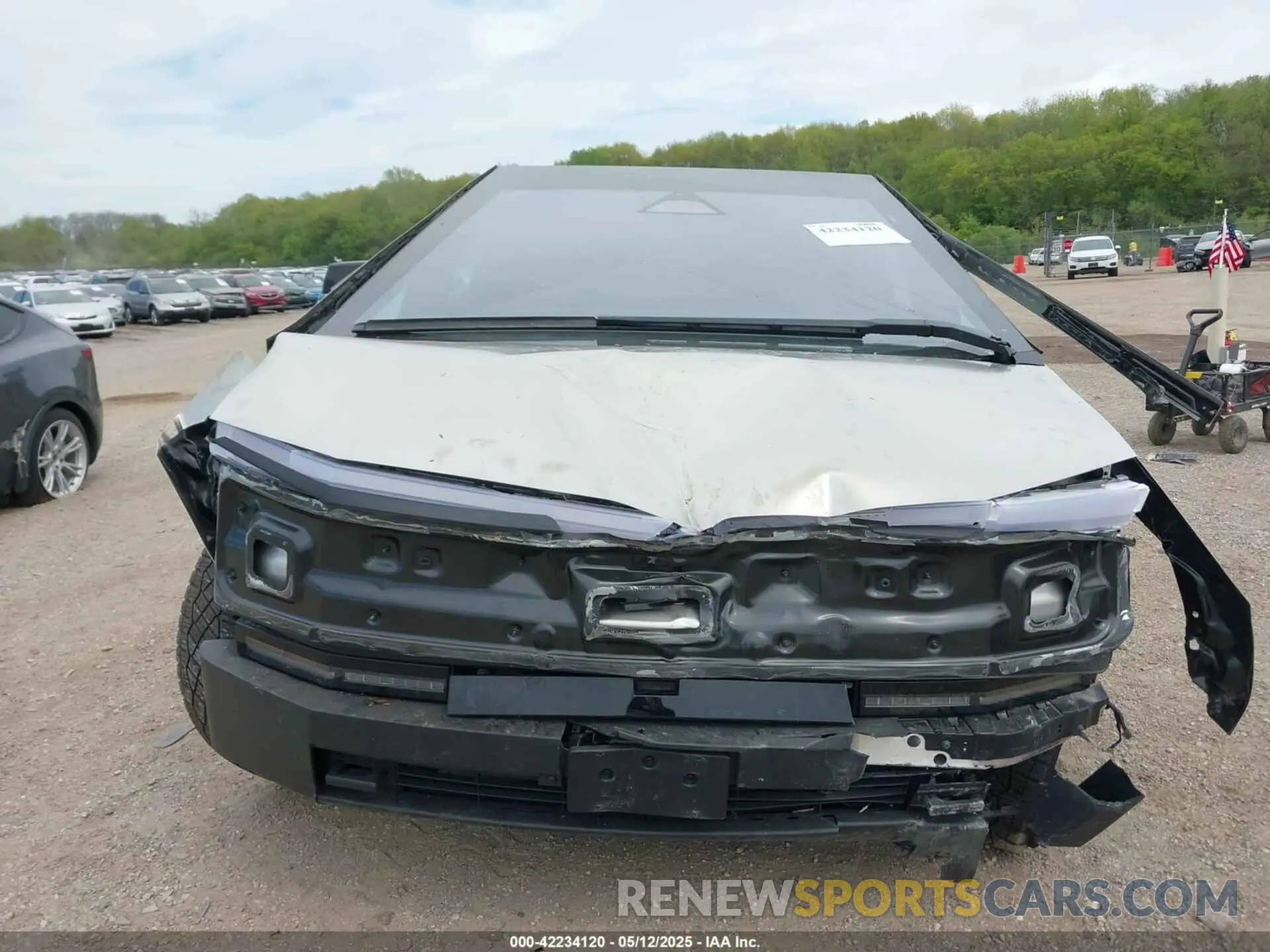 11 Photograph of a damaged car 7G2CEHEEXRA024834 TESLA CYBERTRUCK 2024