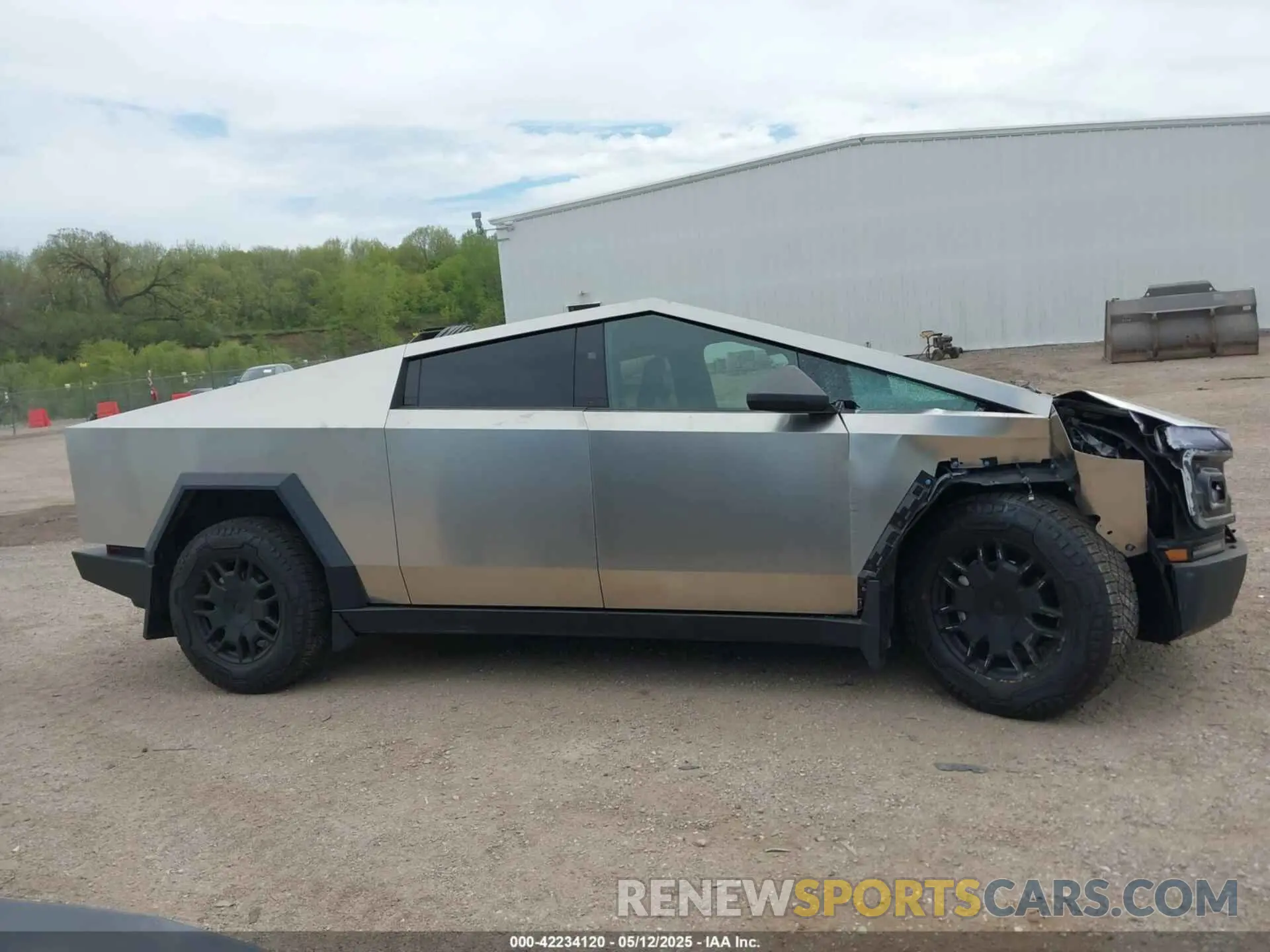 12 Photograph of a damaged car 7G2CEHEEXRA024834 TESLA CYBERTRUCK 2024