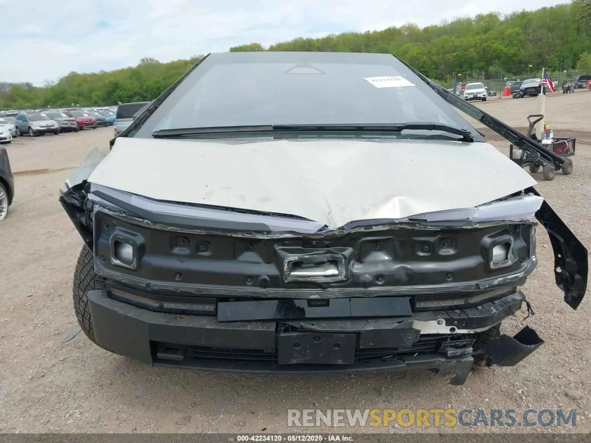 18 Photograph of a damaged car 7G2CEHEEXRA024834 TESLA CYBERTRUCK 2024