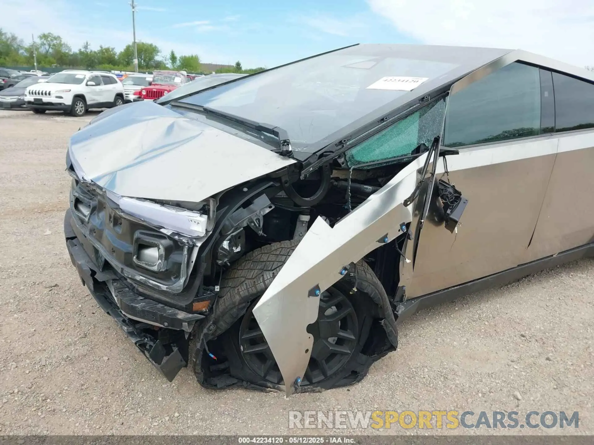 19 Photograph of a damaged car 7G2CEHEEXRA024834 TESLA CYBERTRUCK 2024