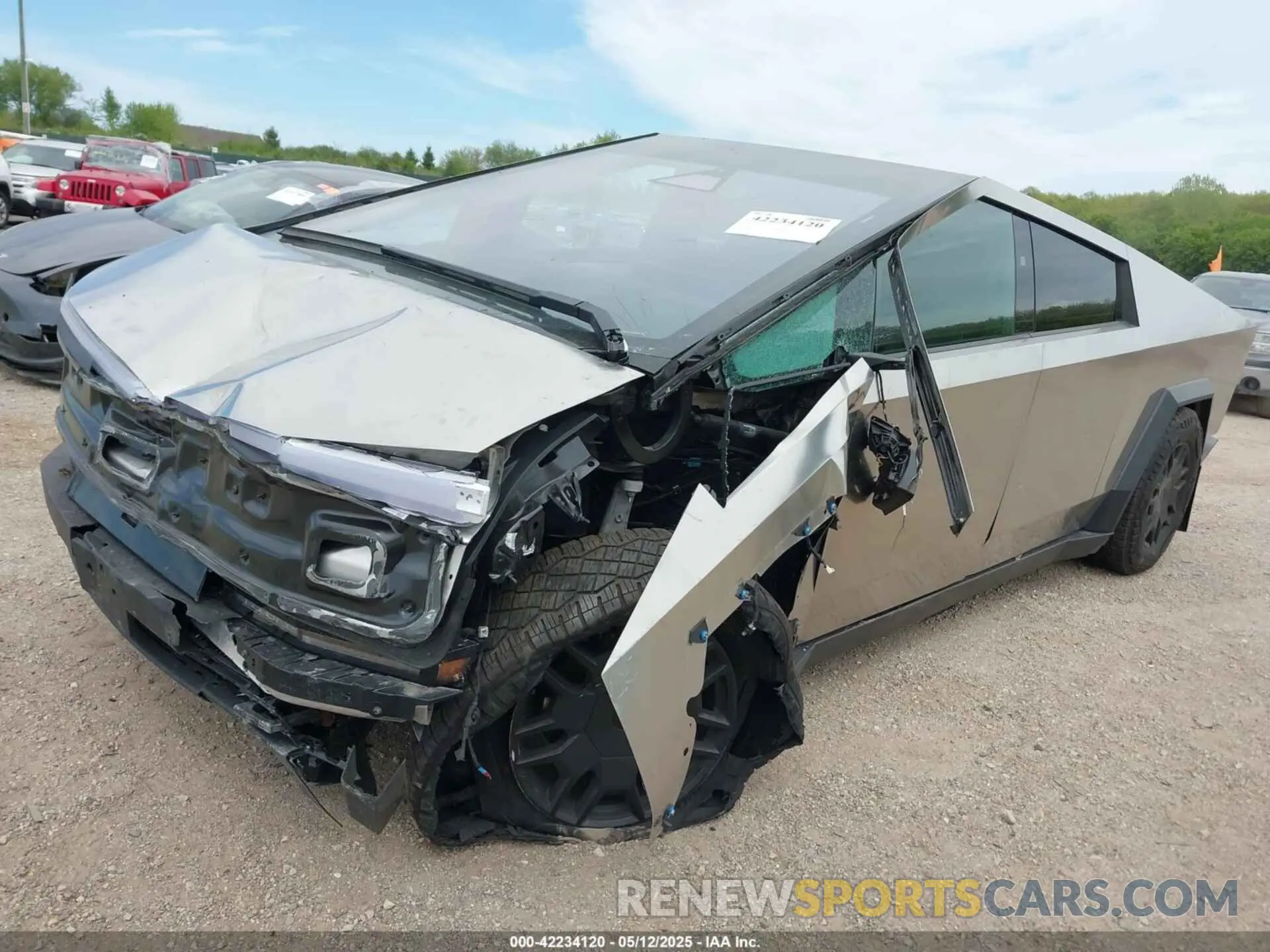 2 Photograph of a damaged car 7G2CEHEEXRA024834 TESLA CYBERTRUCK 2024