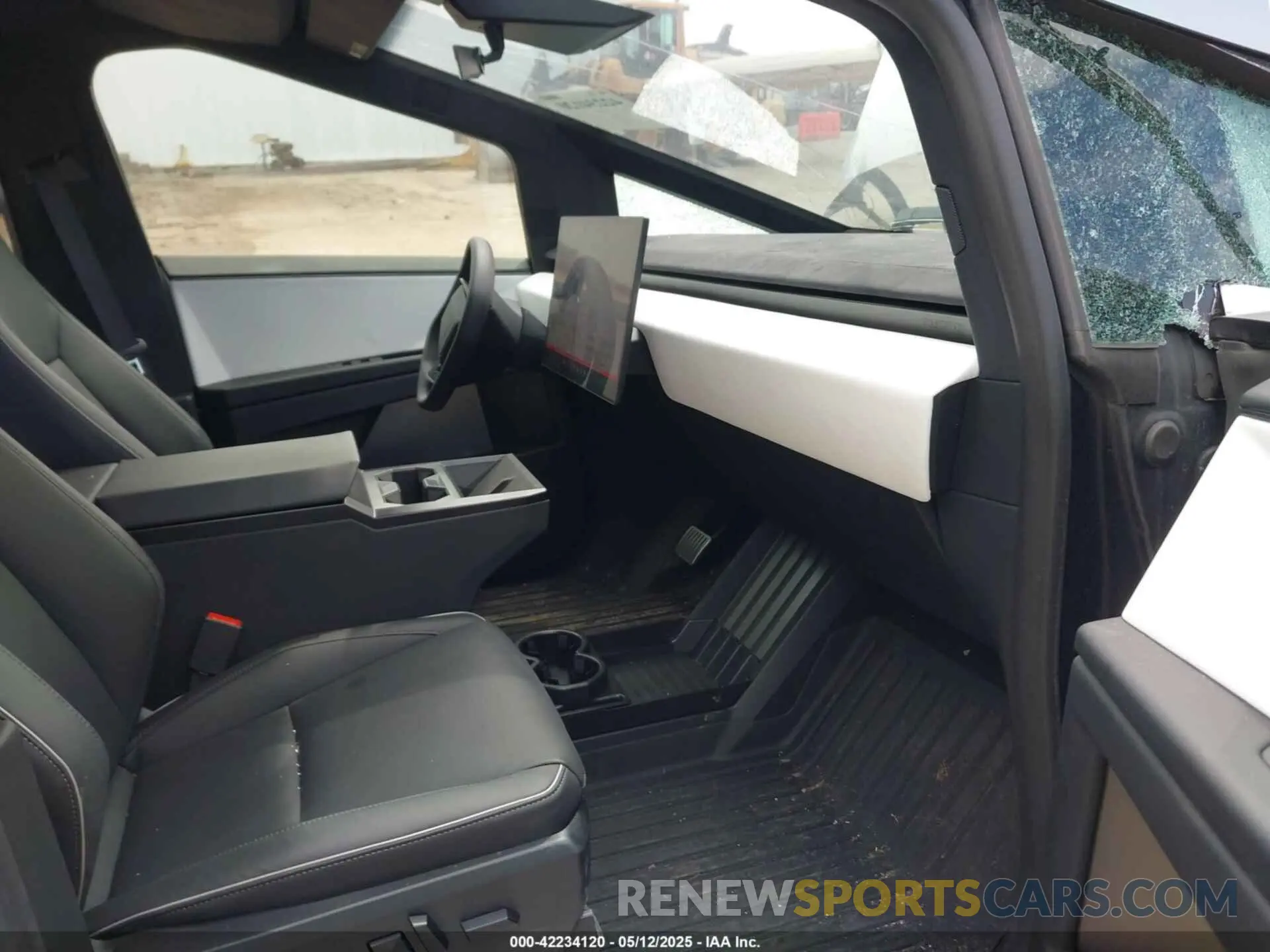 5 Photograph of a damaged car 7G2CEHEEXRA024834 TESLA CYBERTRUCK 2024