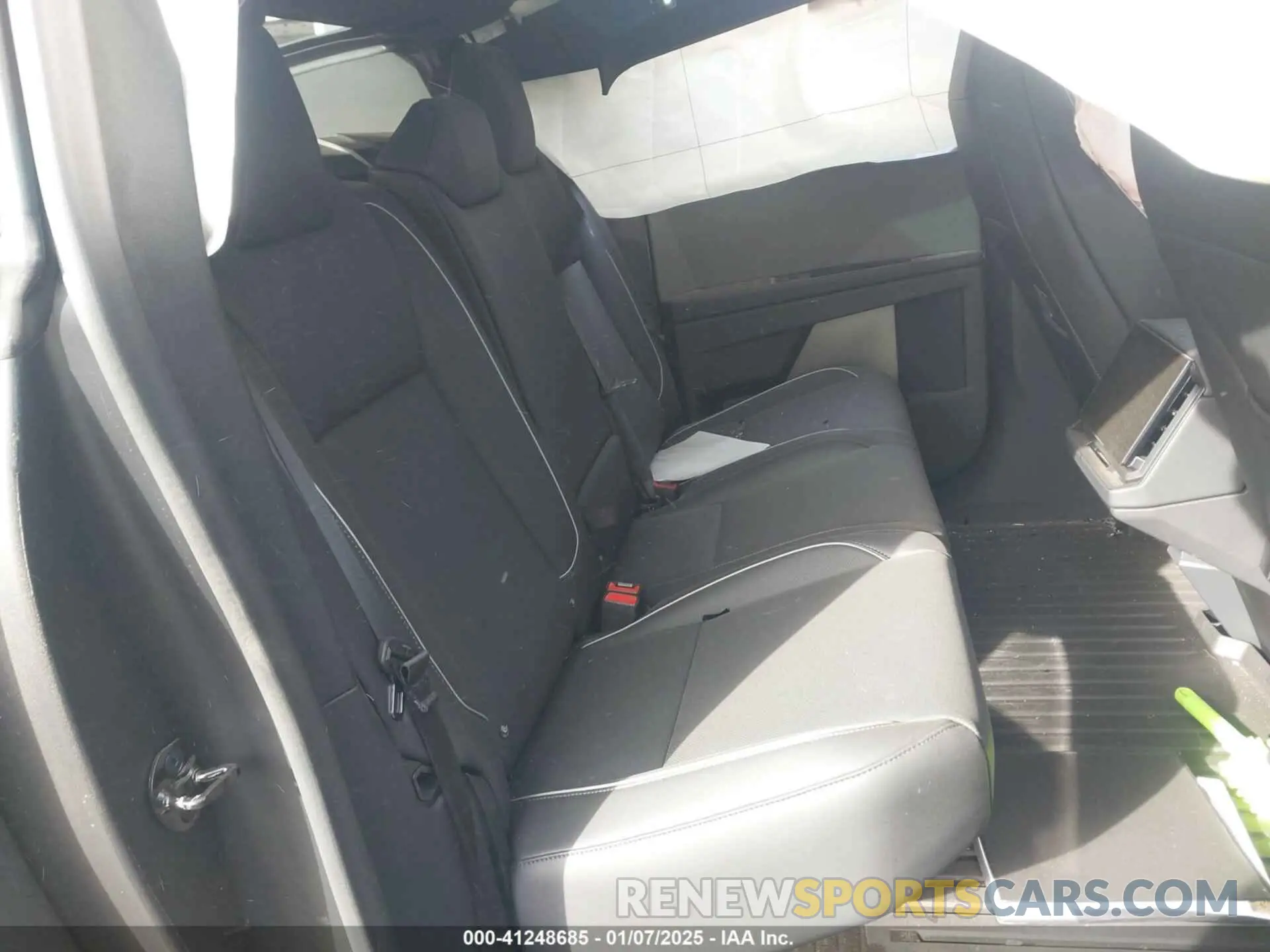 8 Photograph of a damaged car 7G2CEHEEXRA034683 TESLA CYBERTRUCK 2024