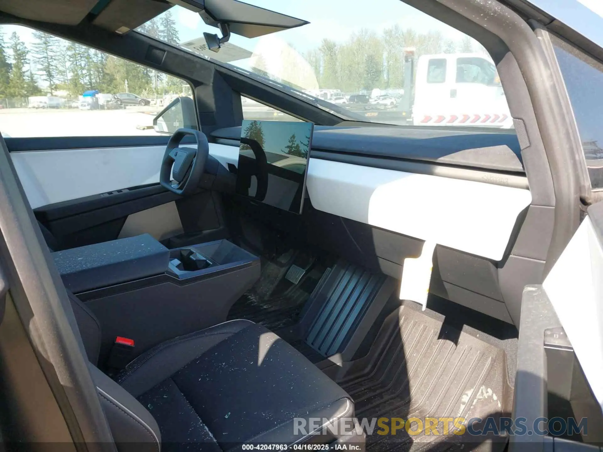 5 Photograph of a damaged car 7G2CEHEEXRA038555 TESLA CYBERTRUCK 2024