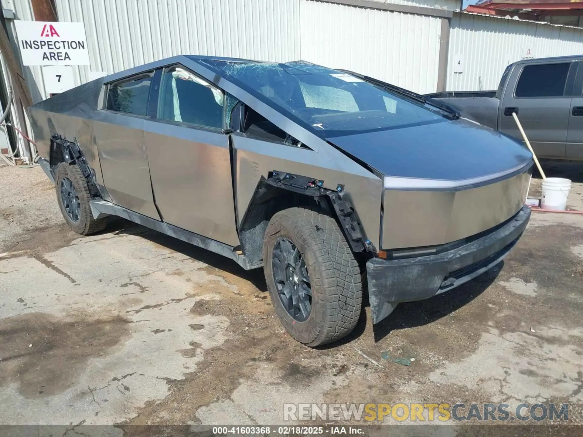 1 Photograph of a damaged car 7G2CEHED1SA061543 TESLA CYBERTRUCK 2025