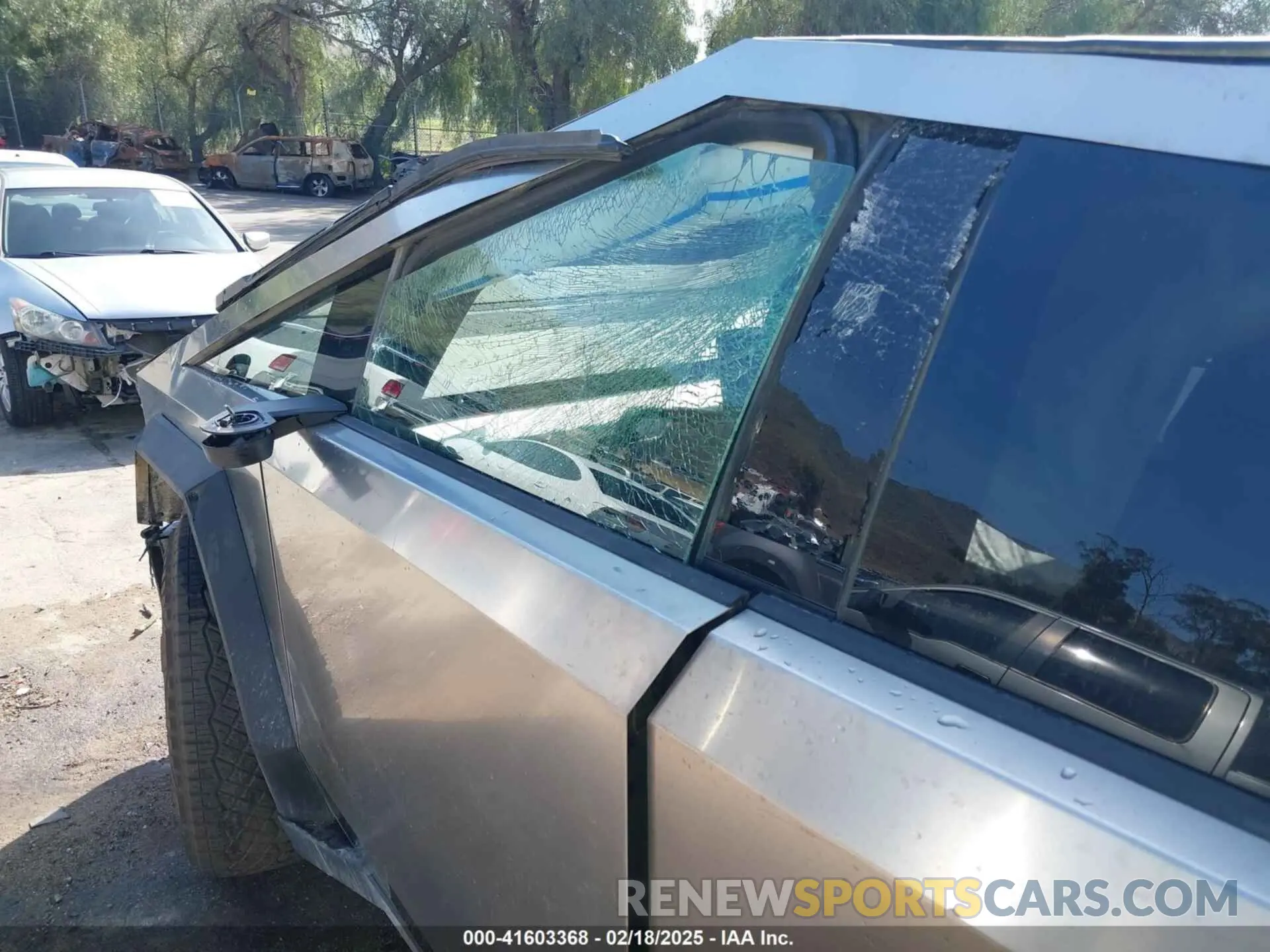 14 Photograph of a damaged car 7G2CEHED1SA061543 TESLA CYBERTRUCK 2025