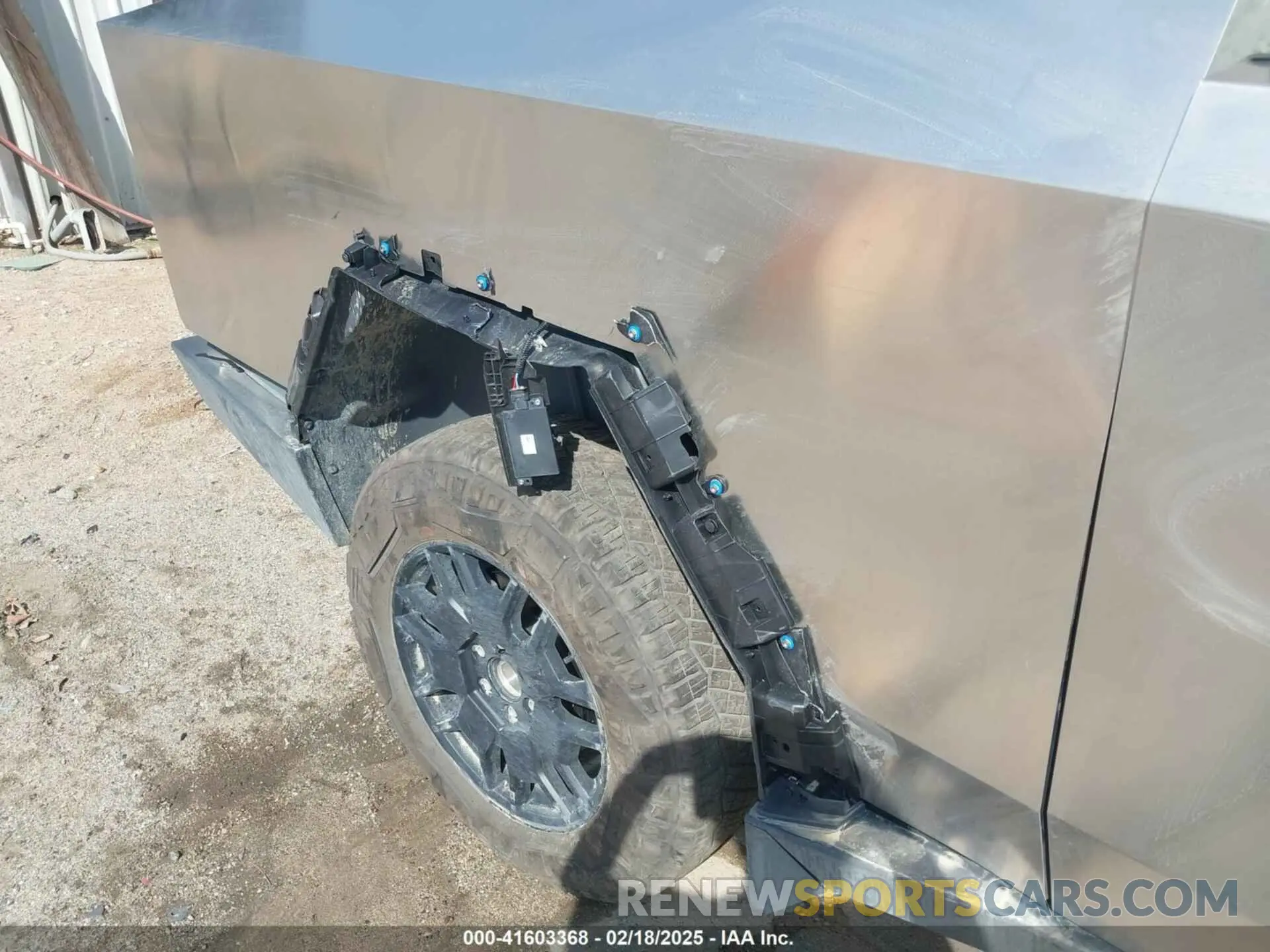 16 Photograph of a damaged car 7G2CEHED1SA061543 TESLA CYBERTRUCK 2025