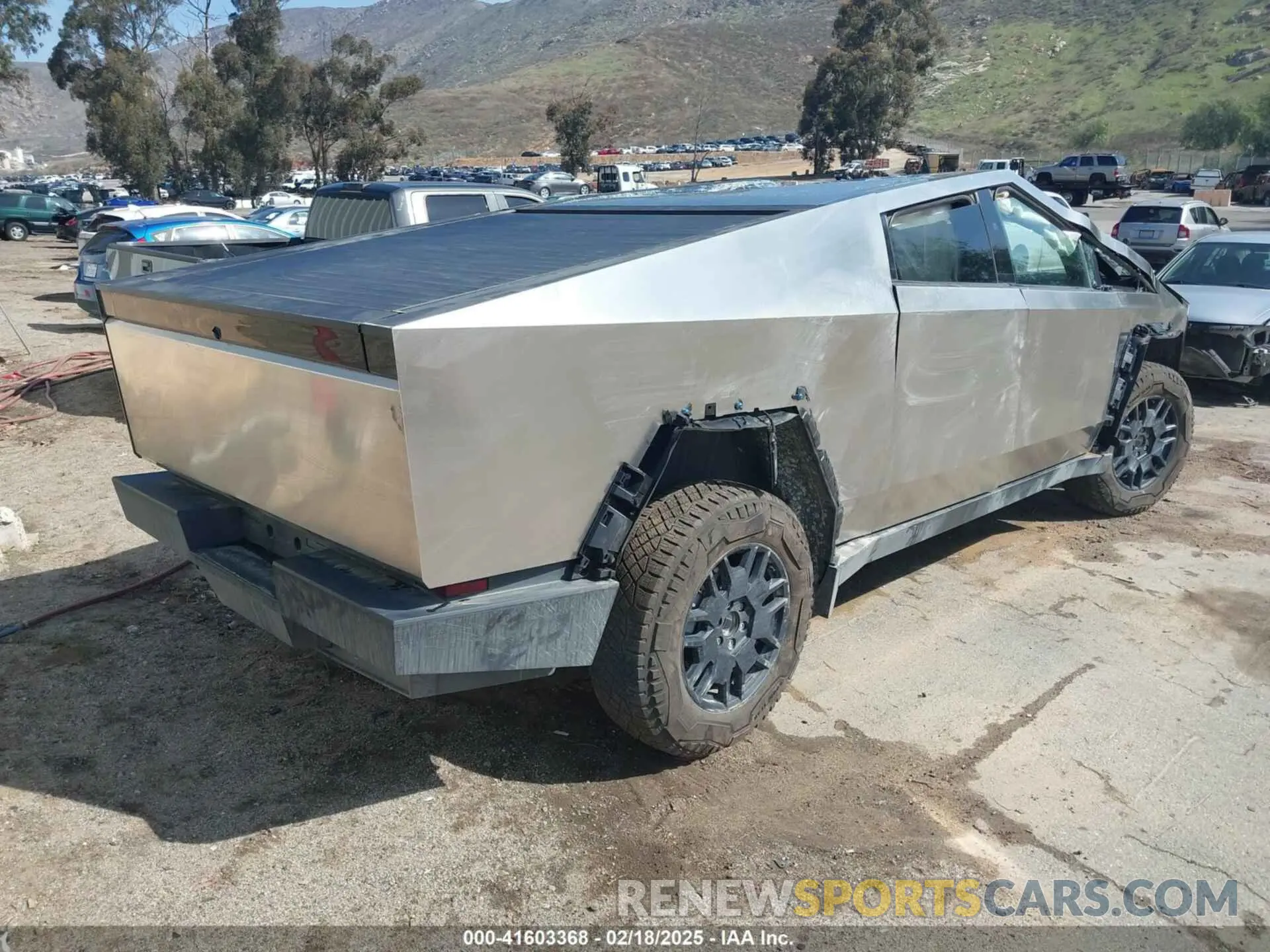 4 Photograph of a damaged car 7G2CEHED1SA061543 TESLA CYBERTRUCK 2025