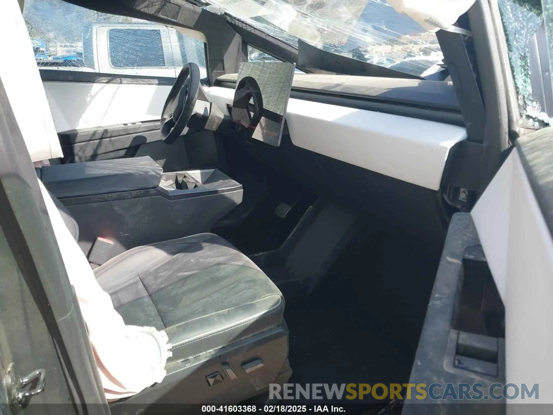 5 Photograph of a damaged car 7G2CEHED1SA061543 TESLA CYBERTRUCK 2025