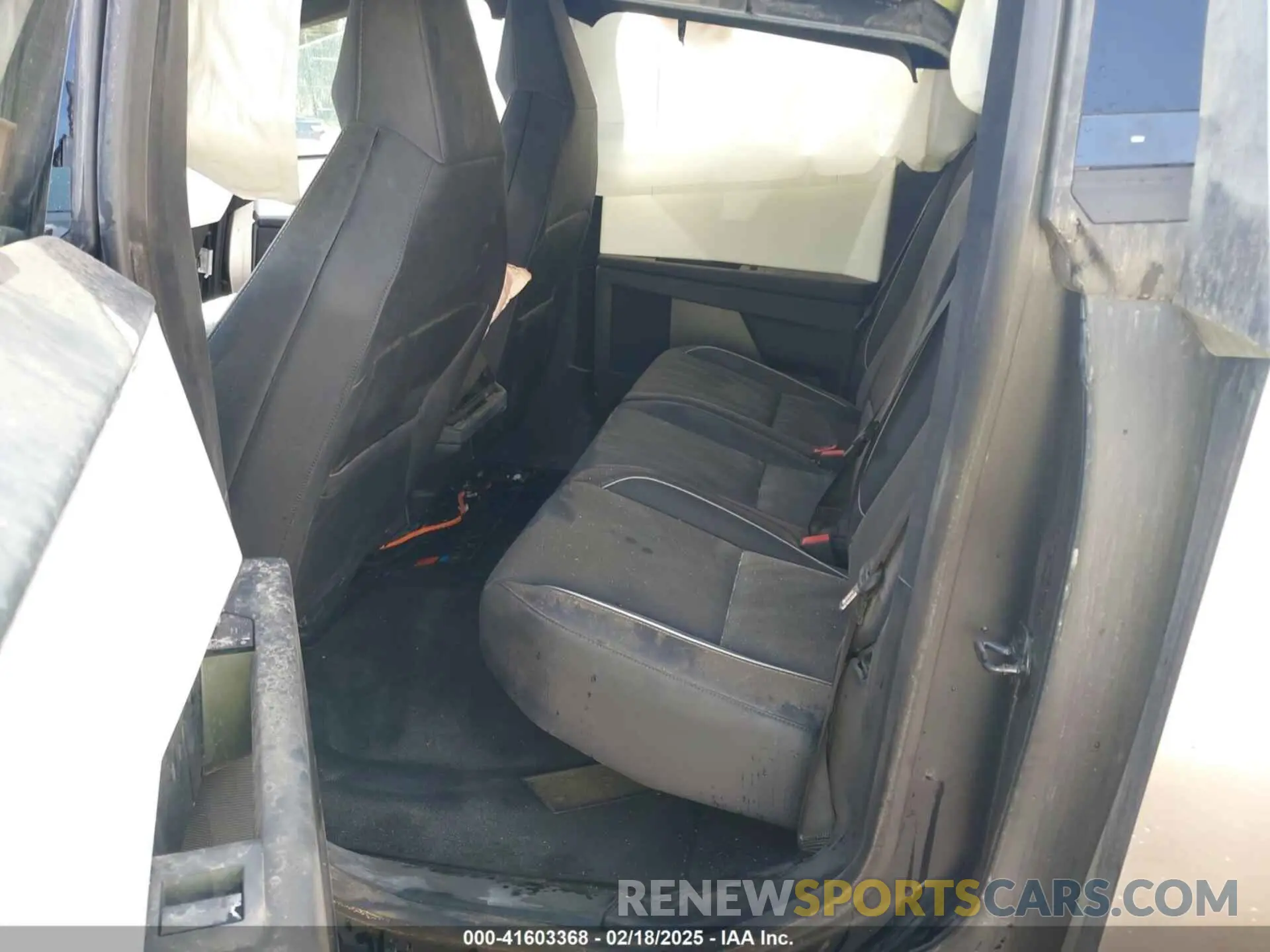 8 Photograph of a damaged car 7G2CEHED1SA061543 TESLA CYBERTRUCK 2025